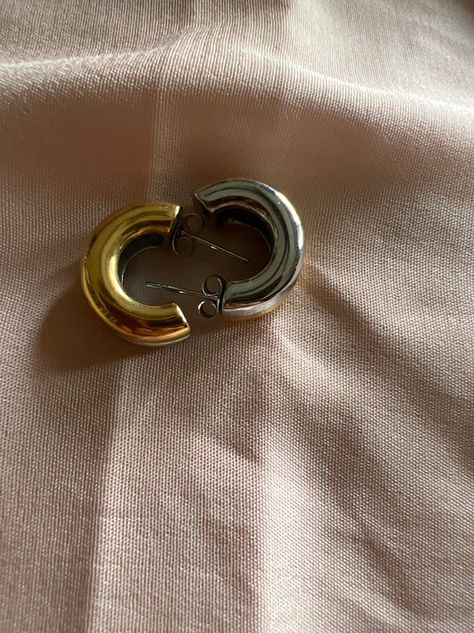 Minimalist Small Hoop Earrings – Everyday Office Wear