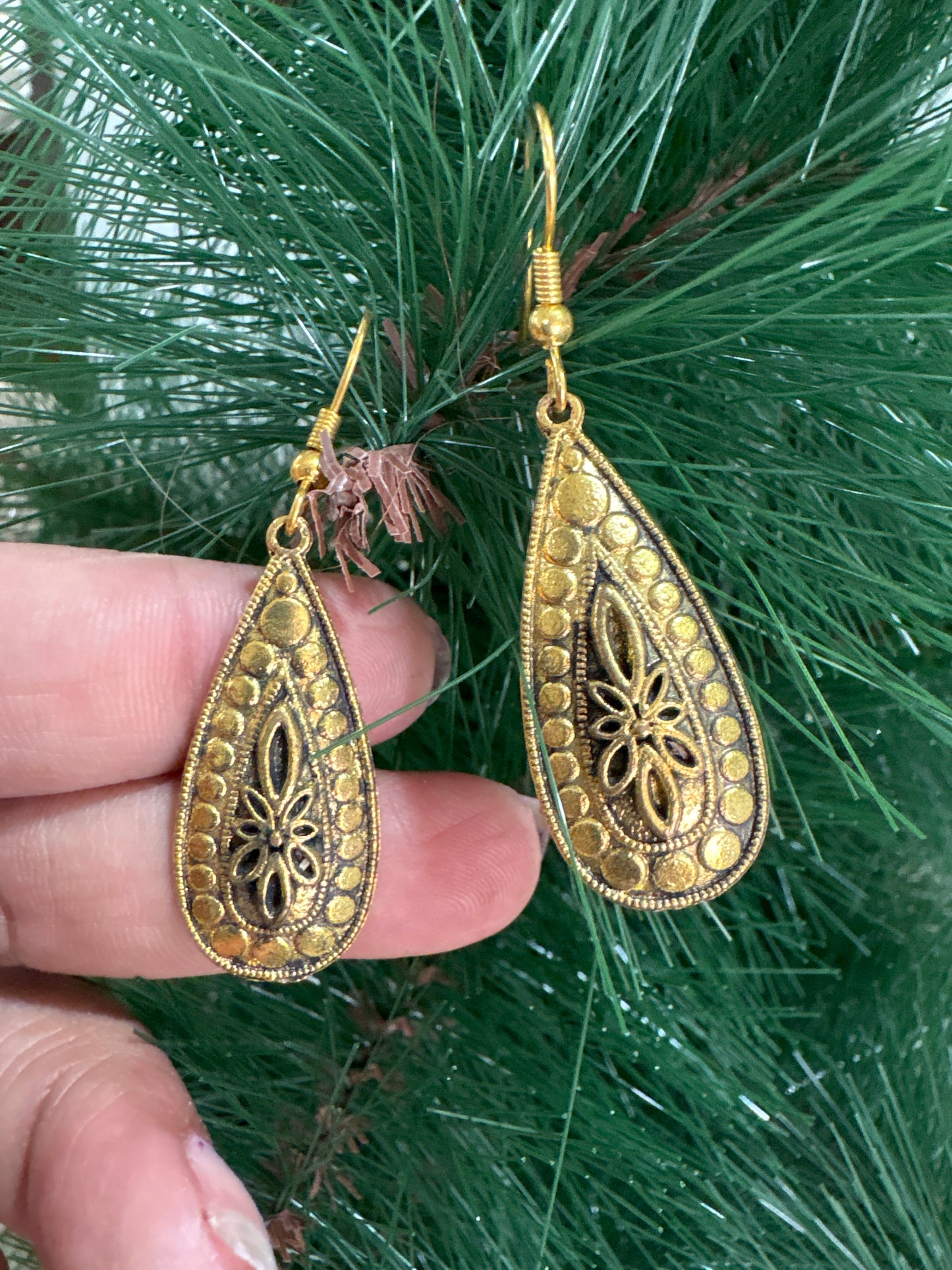 Pari earring