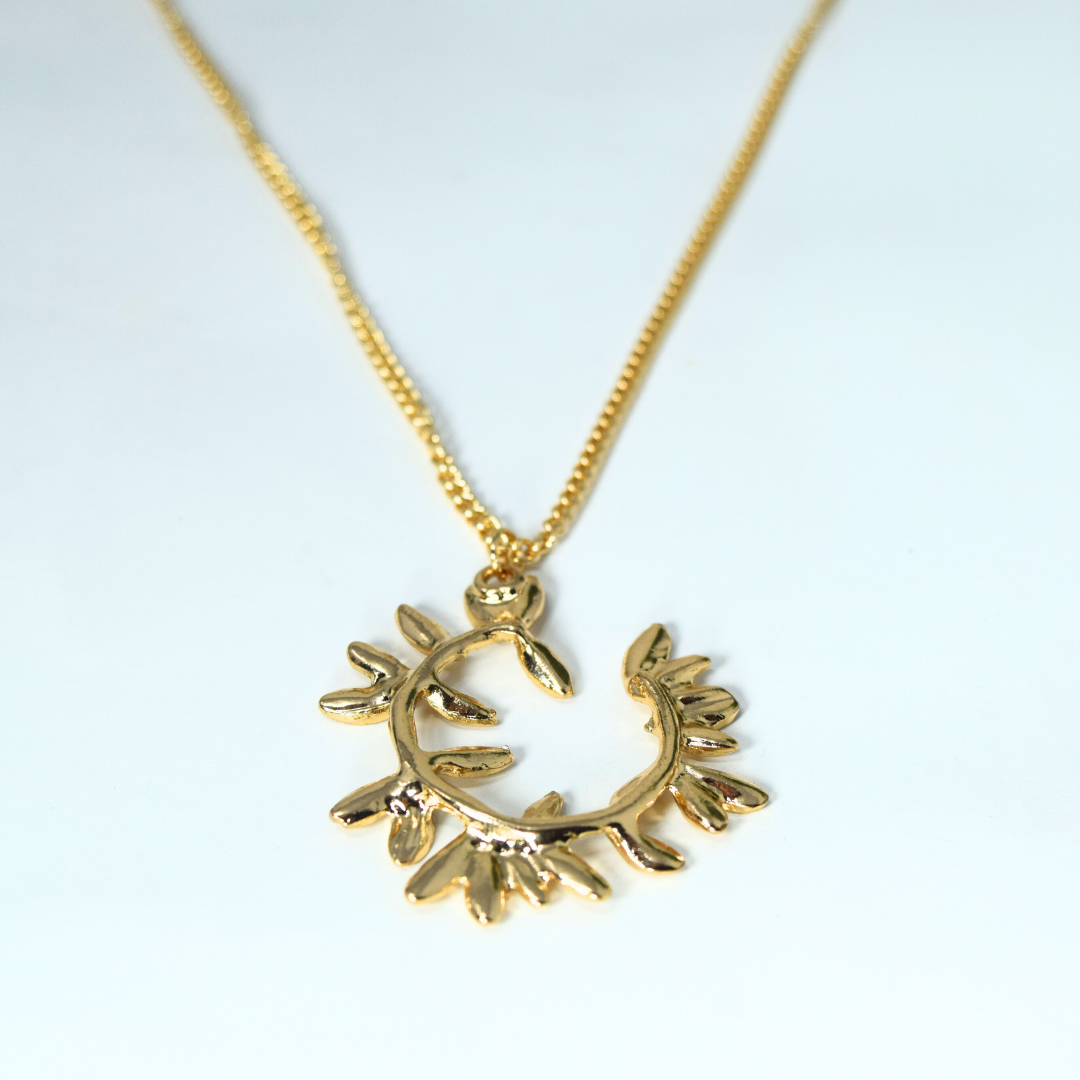 Riverblend Golden Leaves Pendant Necklace – Gold Plated & Lightweight