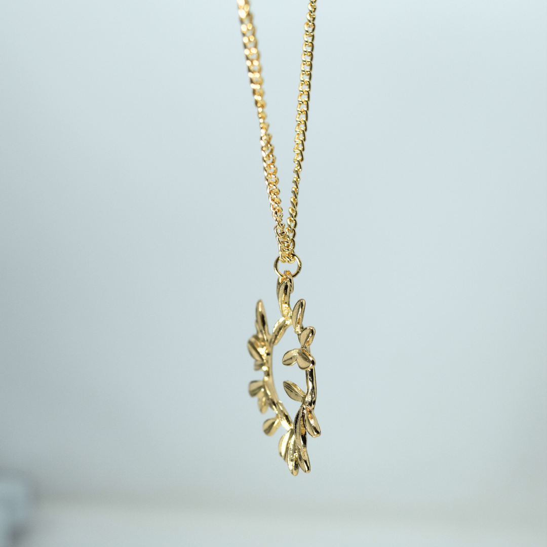 Riverblend Golden Leaves Pendant Necklace – Gold Plated & Lightweight