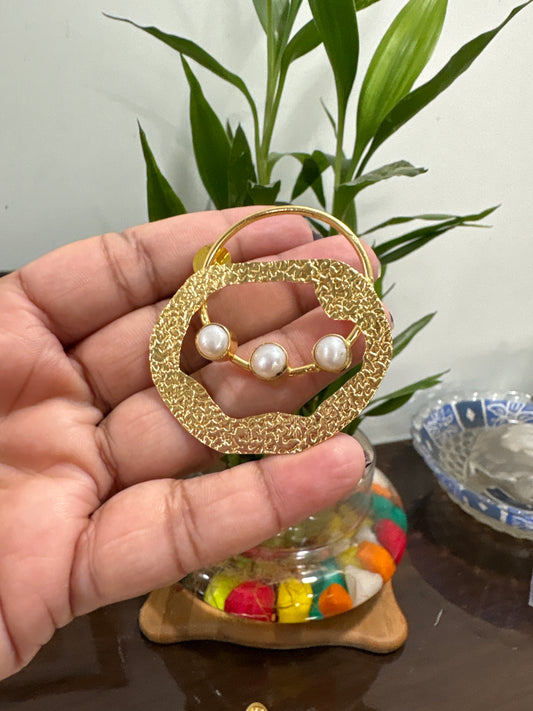 Pearl contemporary earring