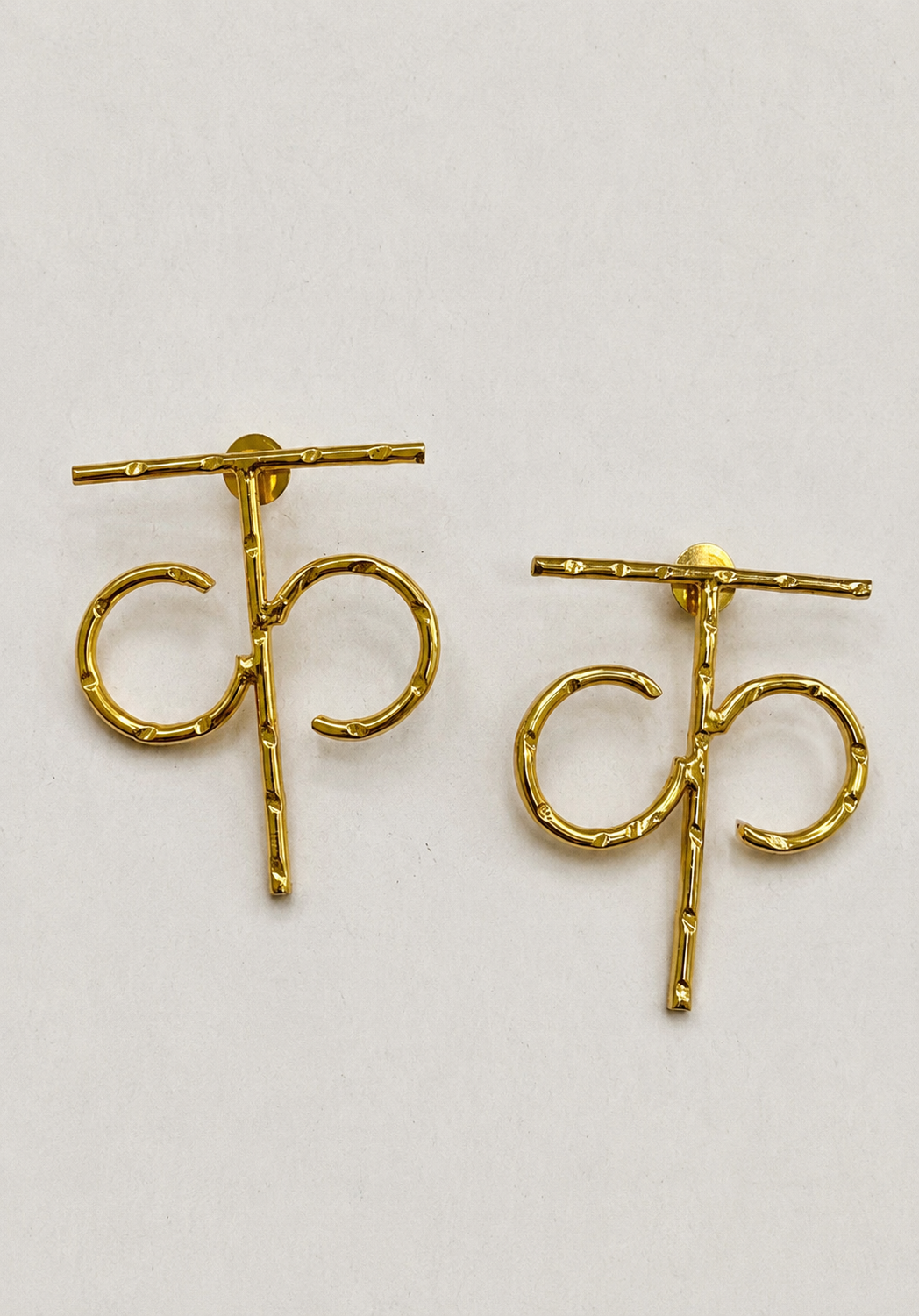 क अक्षर earring