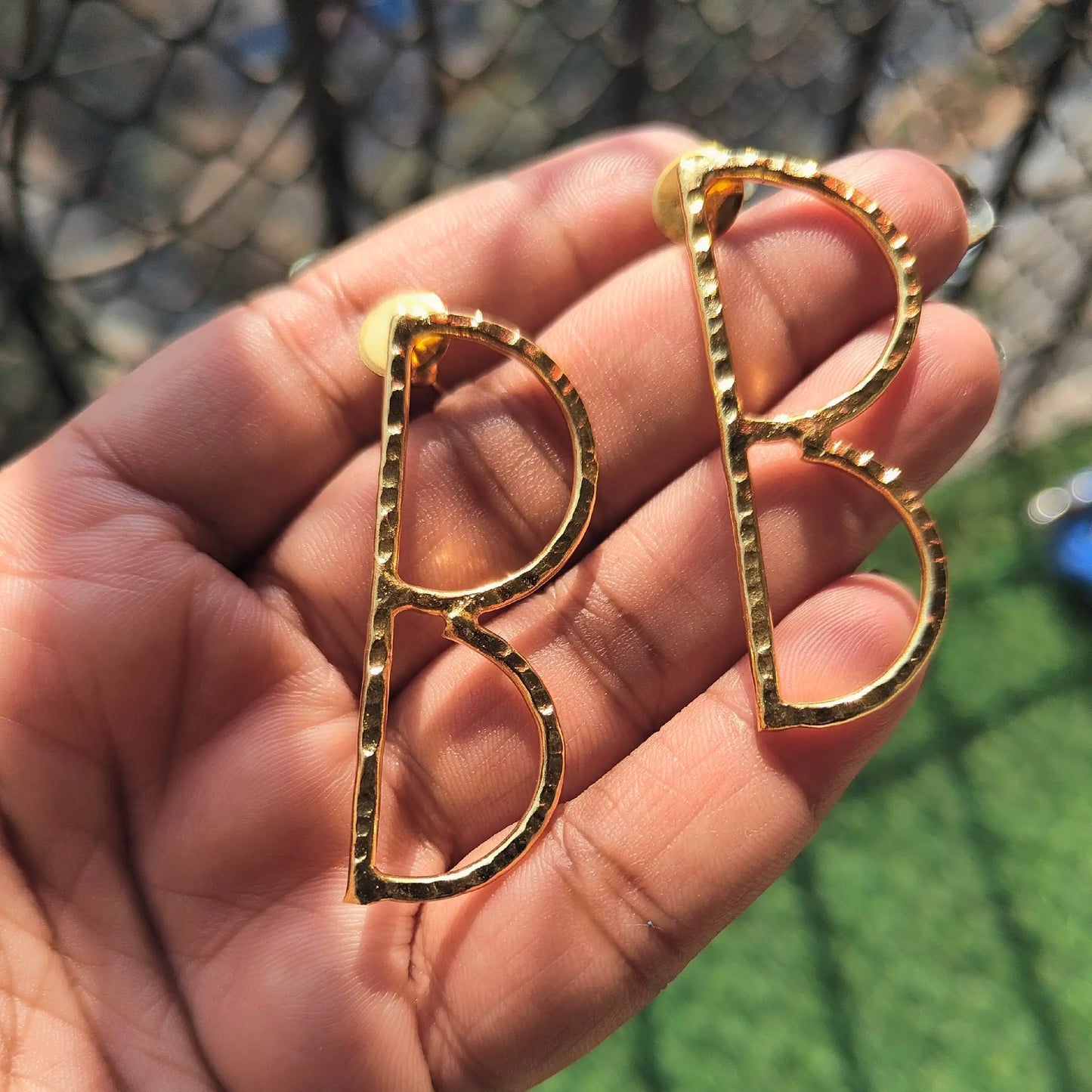 Riverblend Alphabet B Brass Stud – Lightweight & Anti-Tarnish