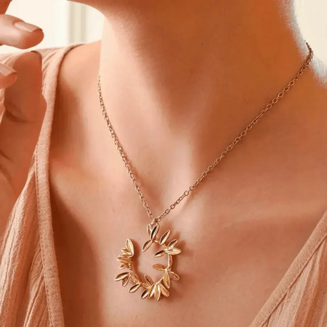 Riverblend Golden Leaves Pendant Necklace – Gold Plated & Lightweight