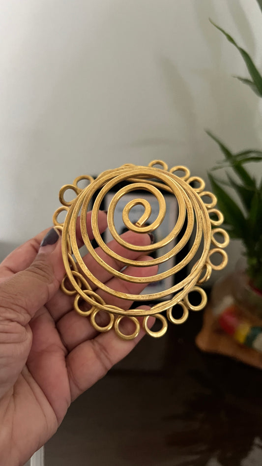 Spiral hair cage bun