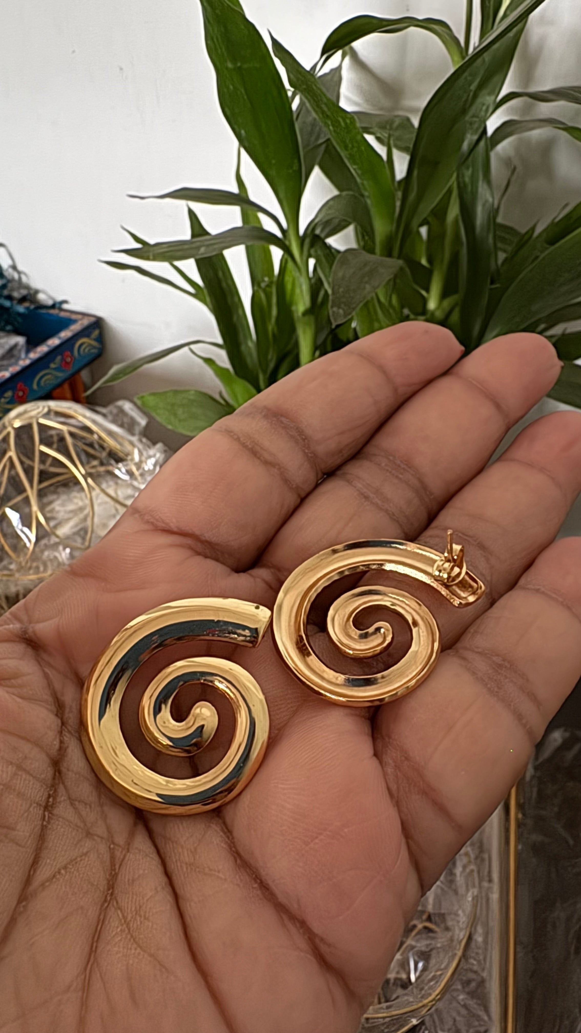 Spiral stud earring