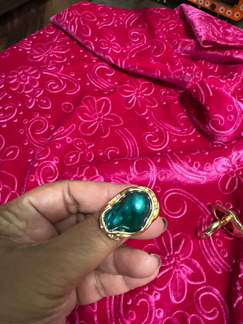 Adjustable stone rings