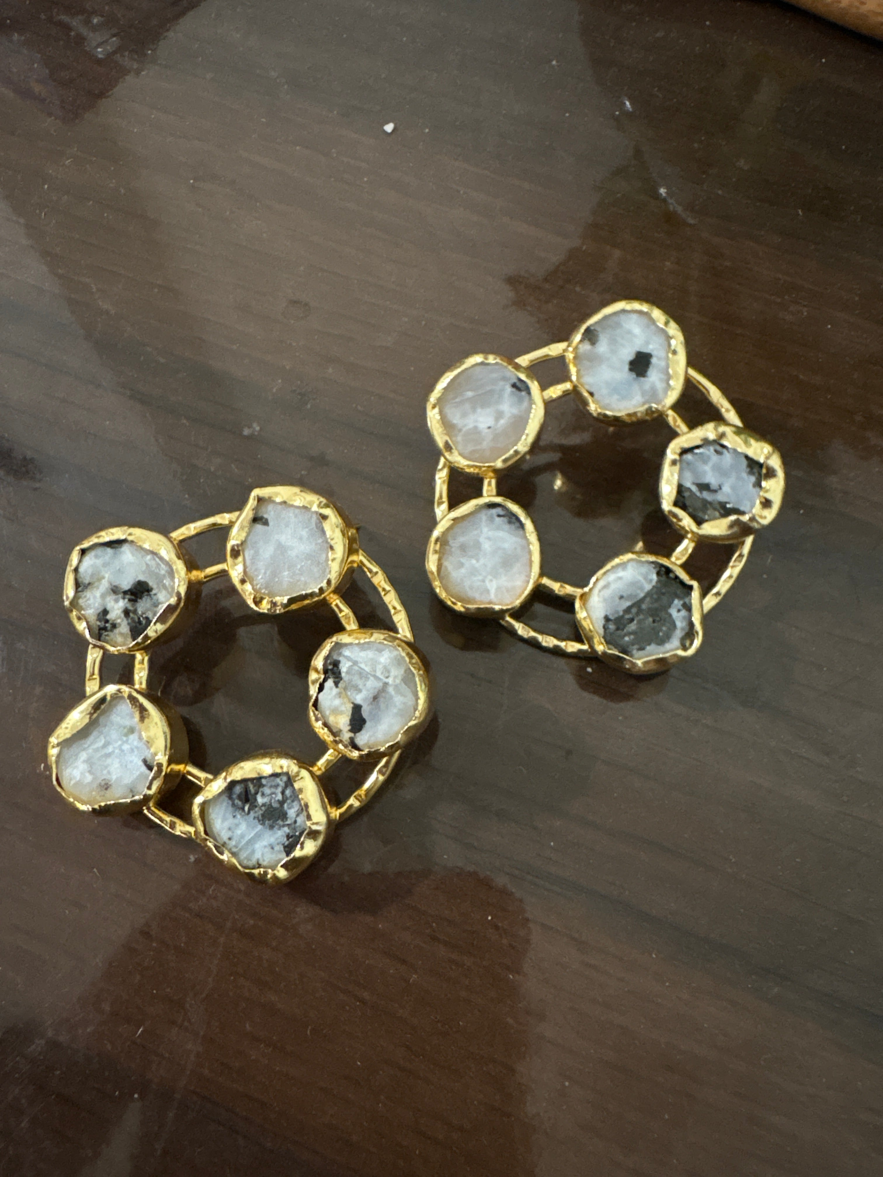 Natural stone round earring