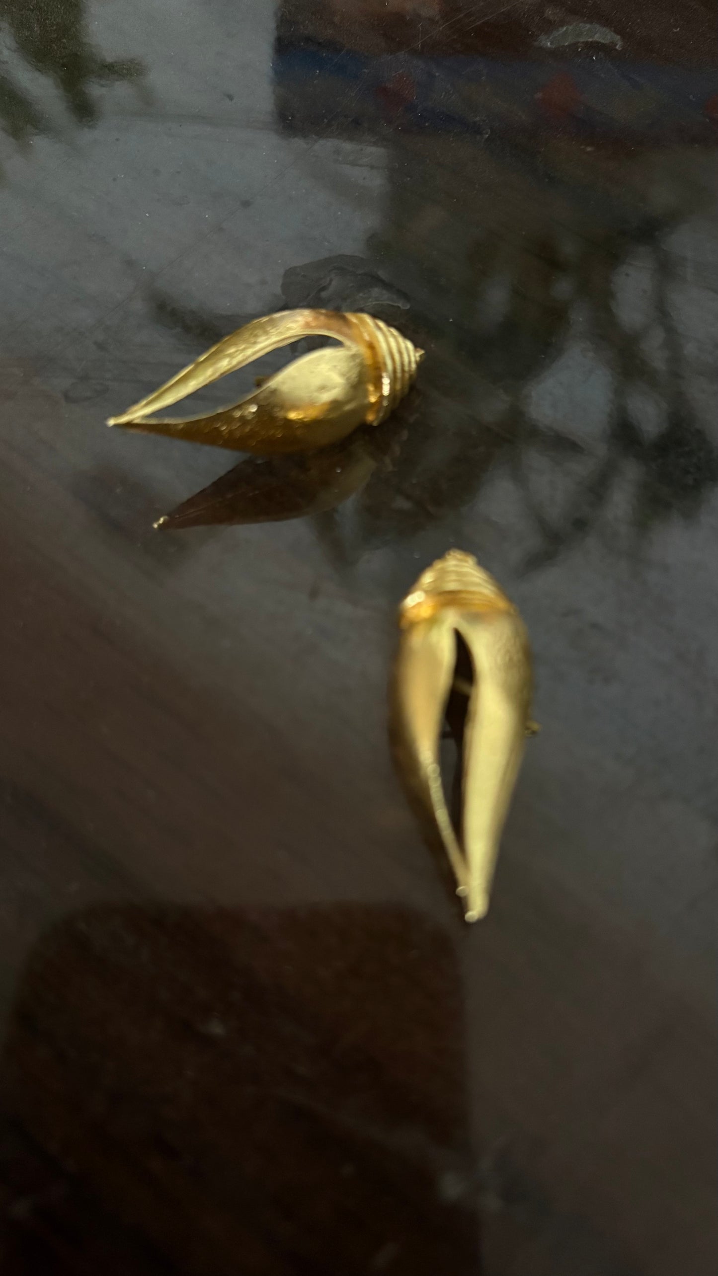 Aura studs