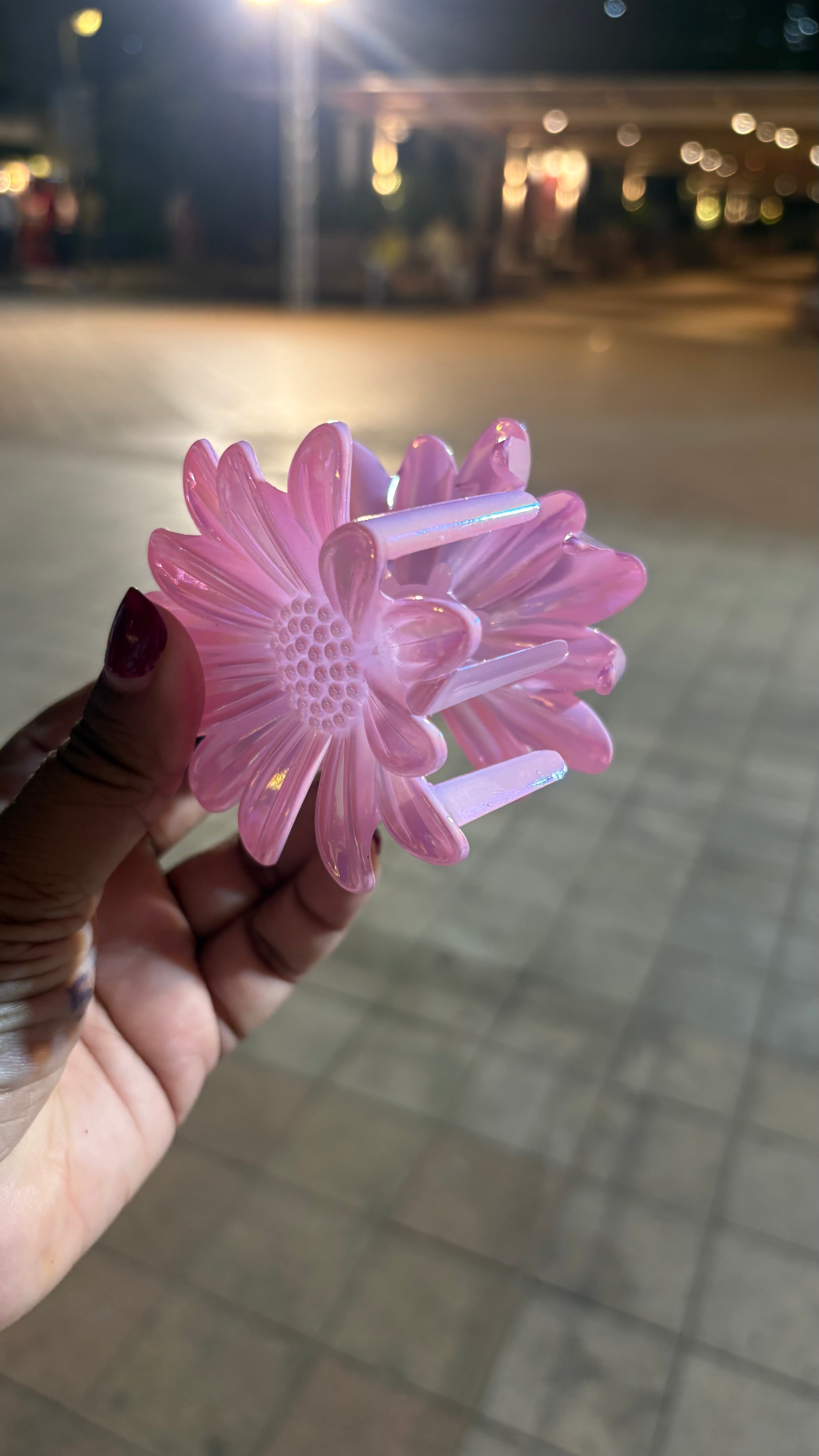 Daisy pink flower claw clip