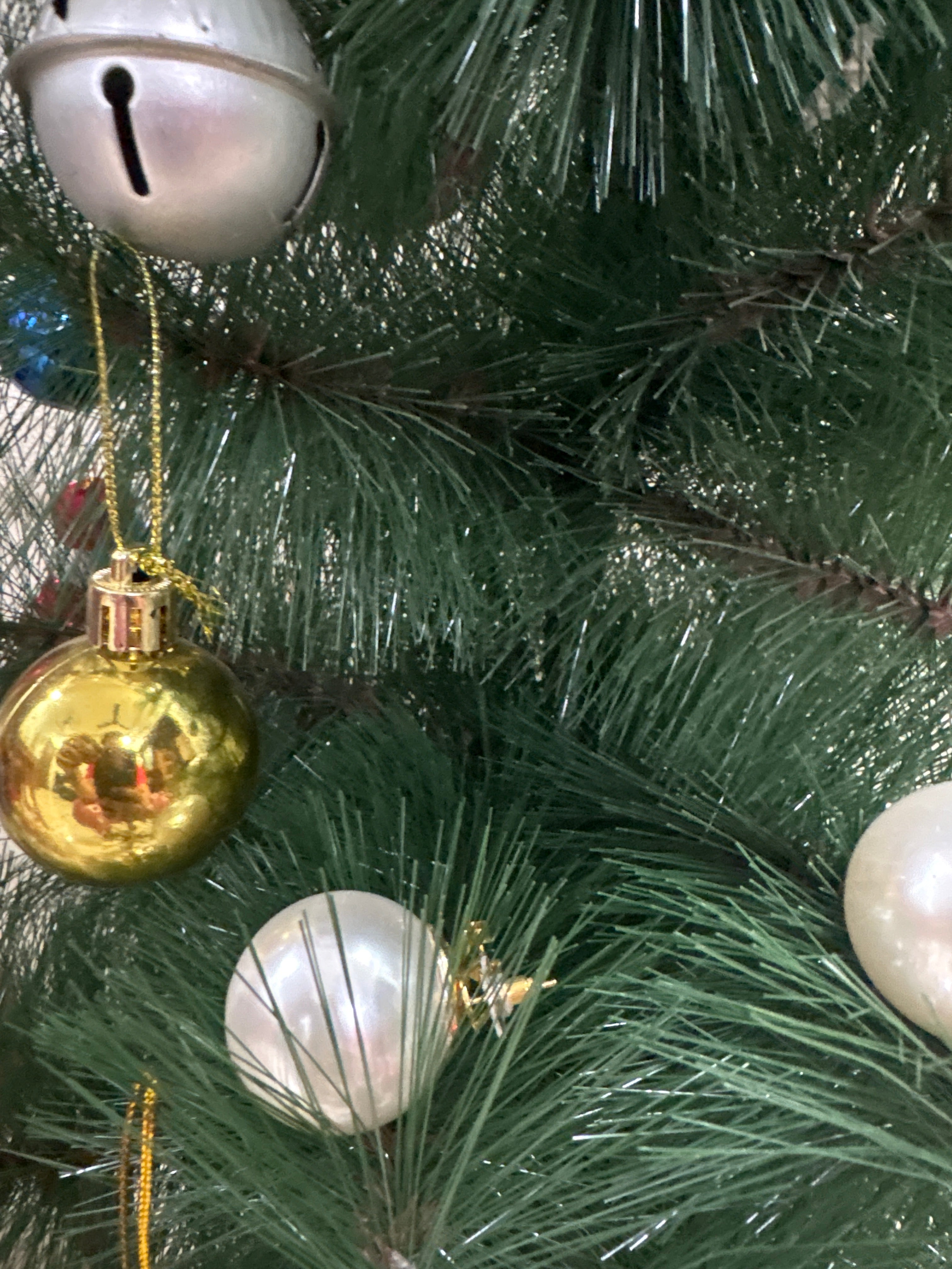 Ivory white pearl studs (25mm)