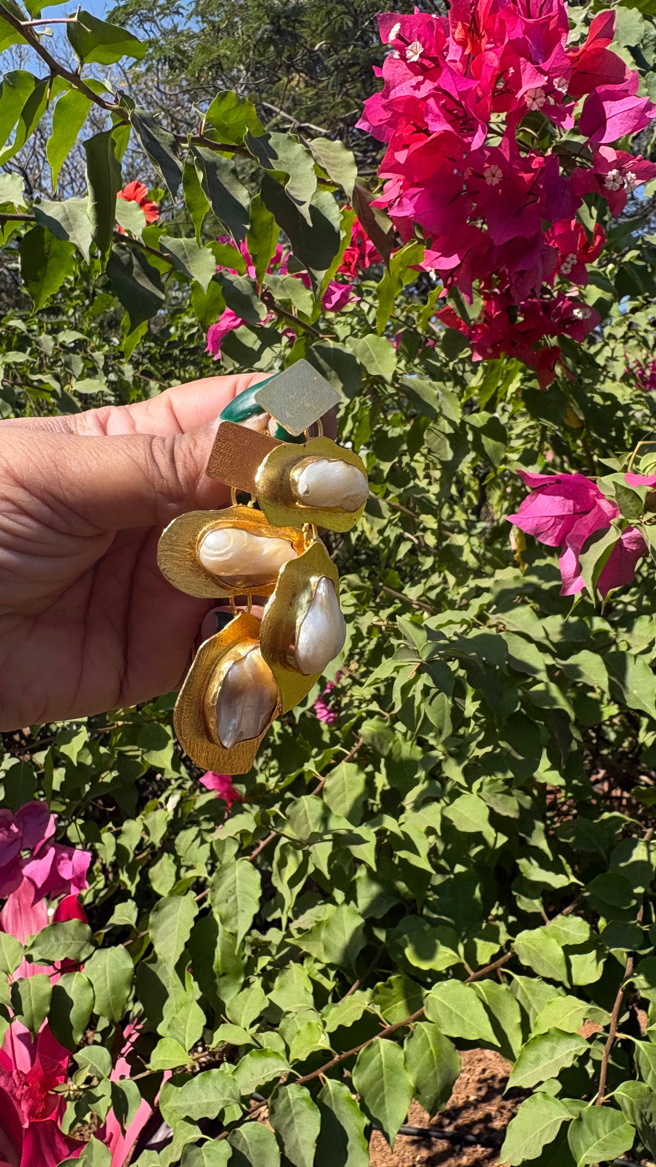 Pearl zigzag earring