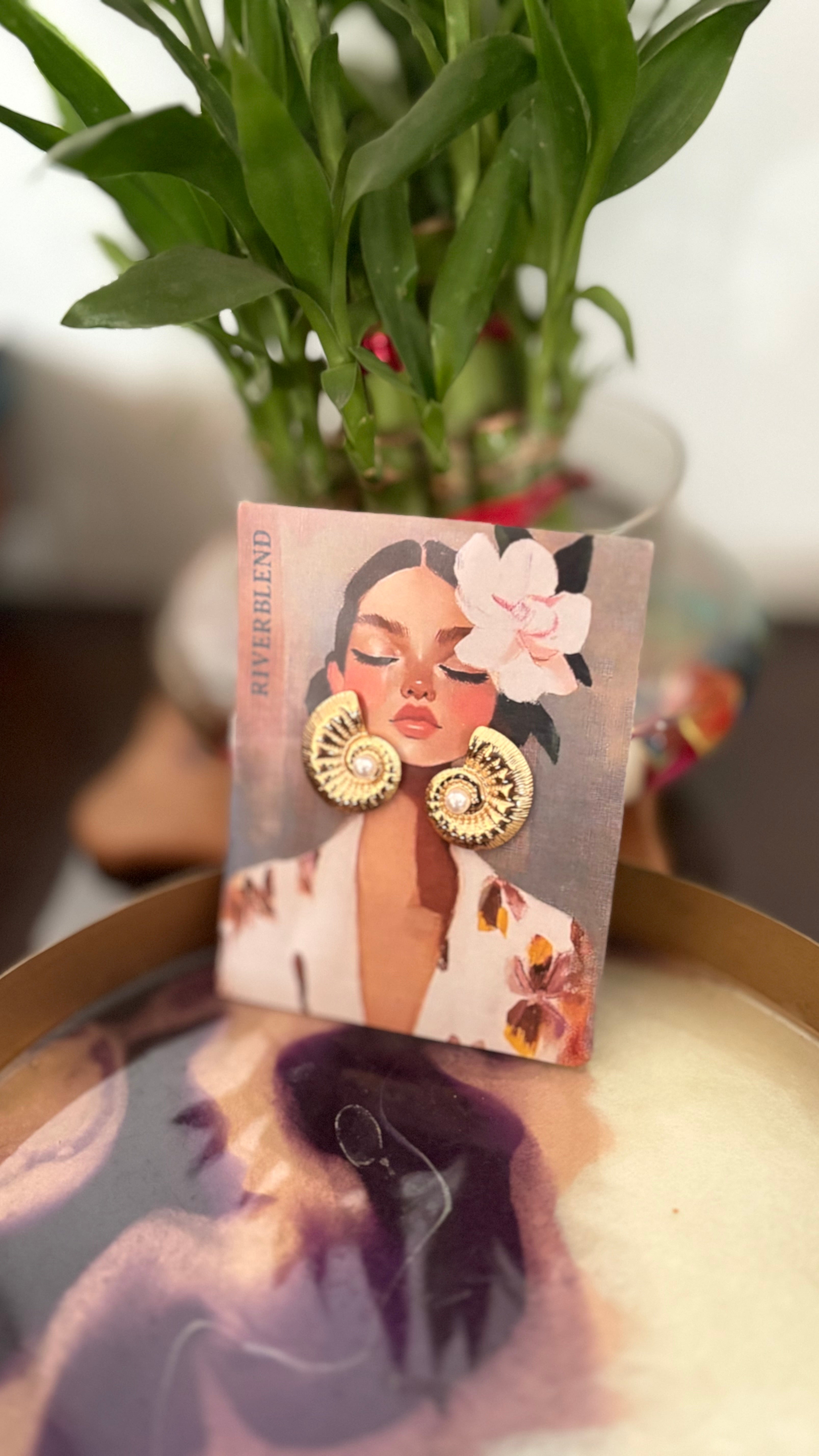 Gold Pearl stud earring