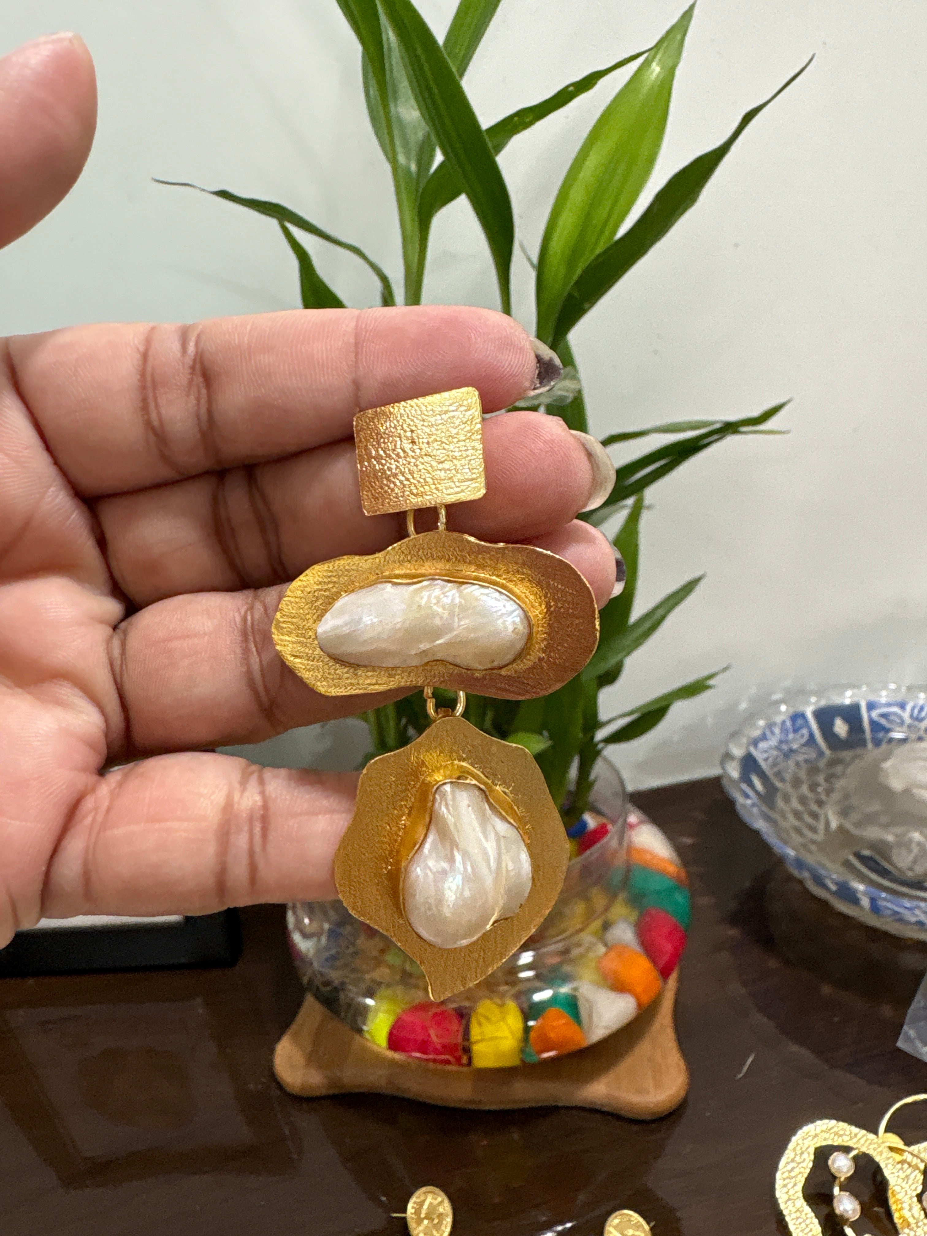 Pearl zigzag earring