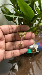 Bow necklace
