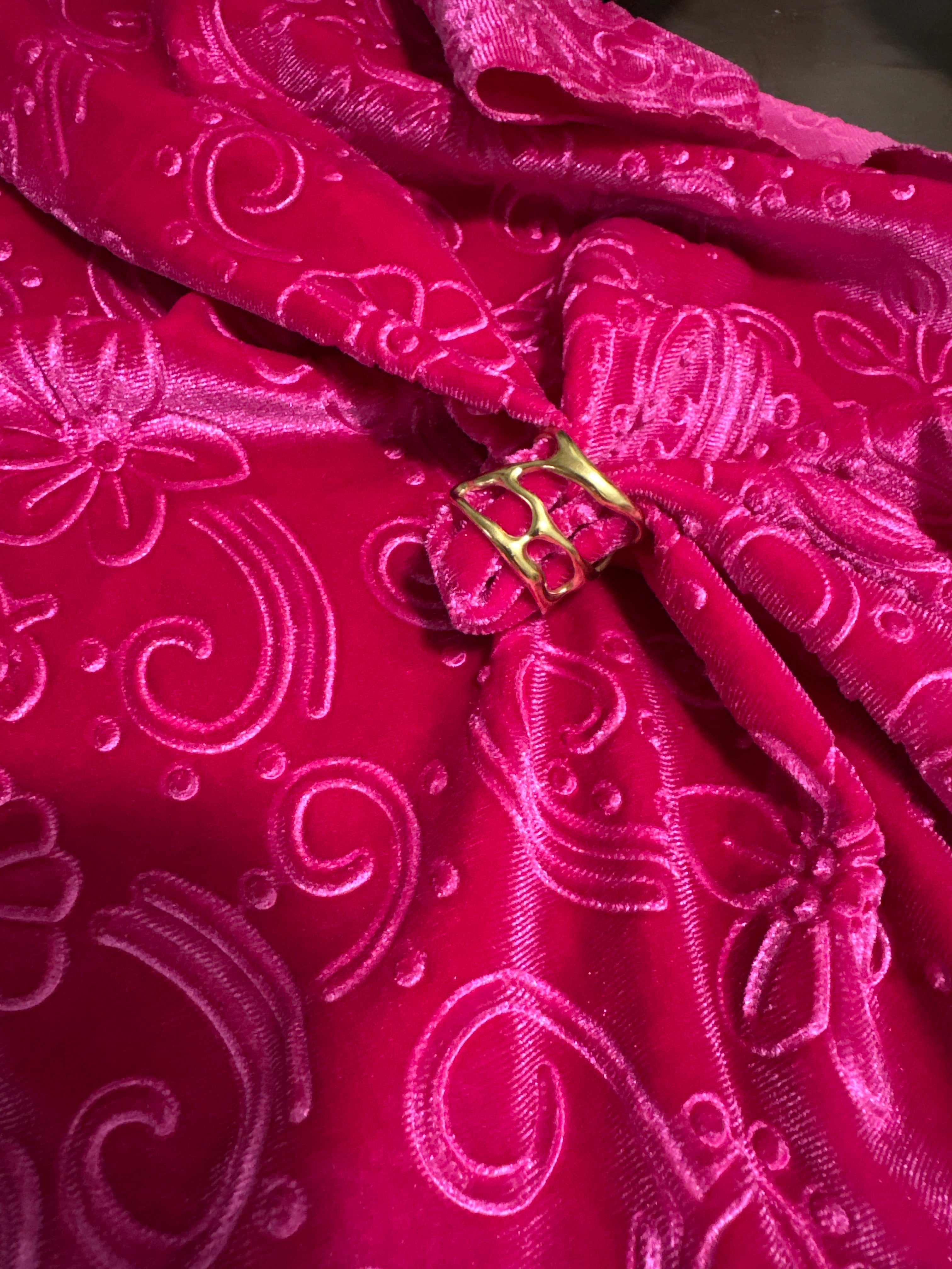 Structured adjustable ring