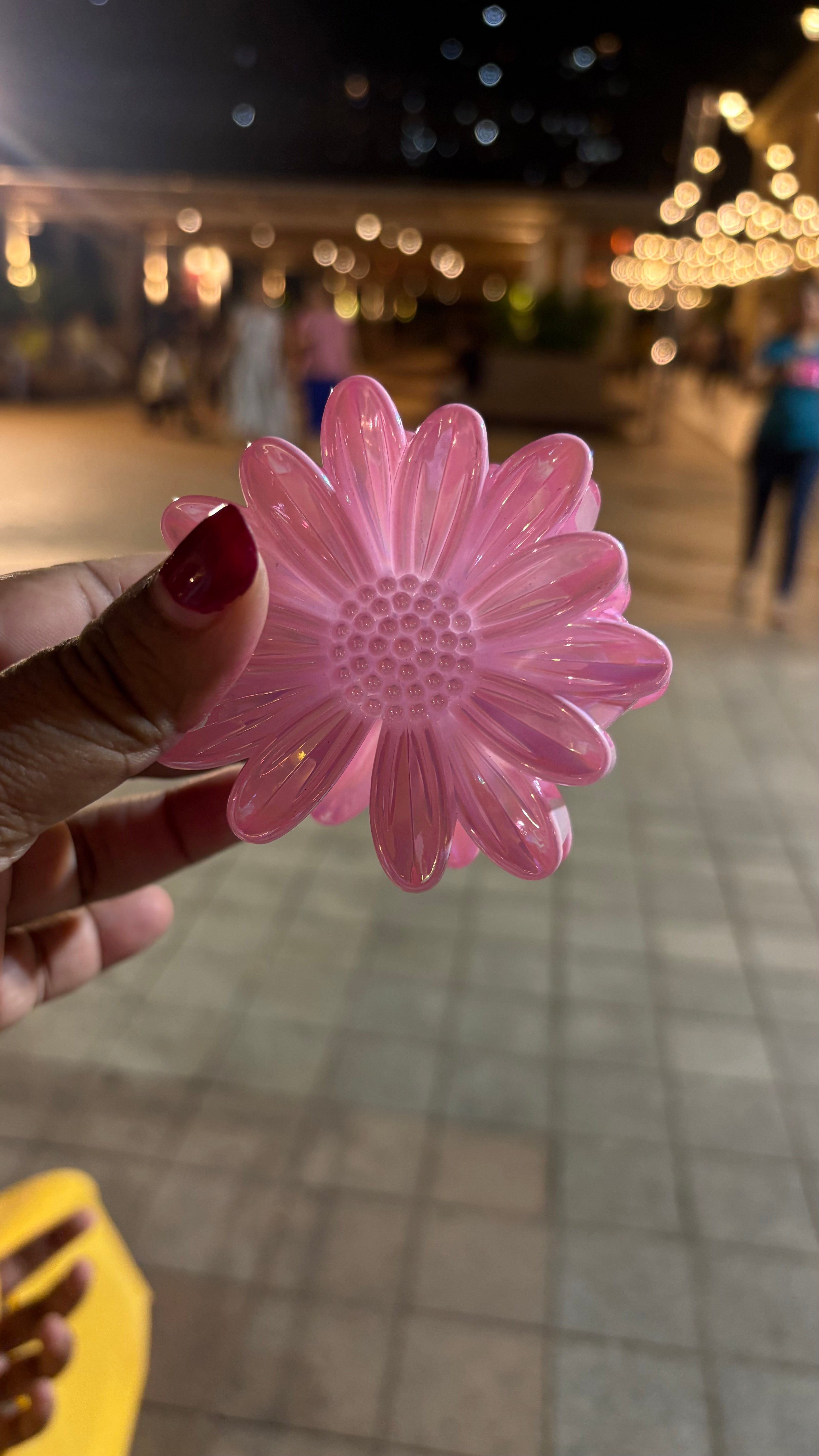 Daisy pink flower claw clip