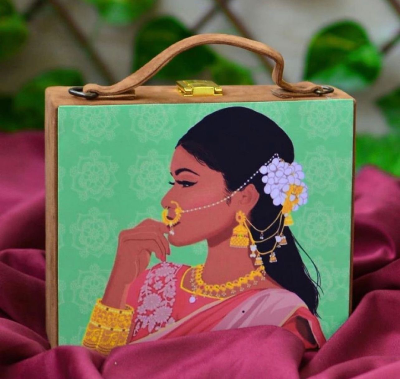 Square box clutch