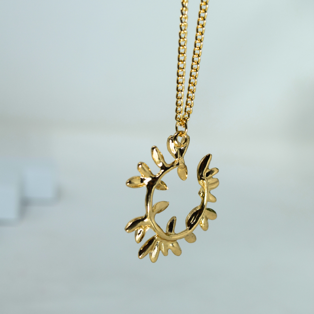 Riverblend Golden Leaves Pendant Necklace – Gold Plated & Lightweight