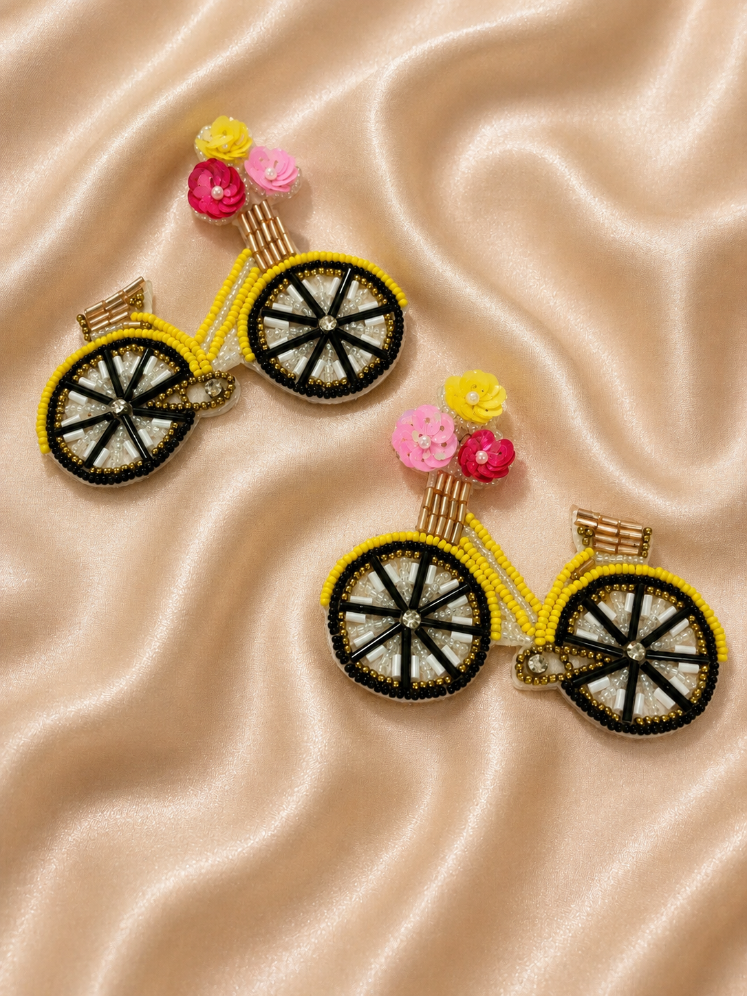 Cycle quirky earring