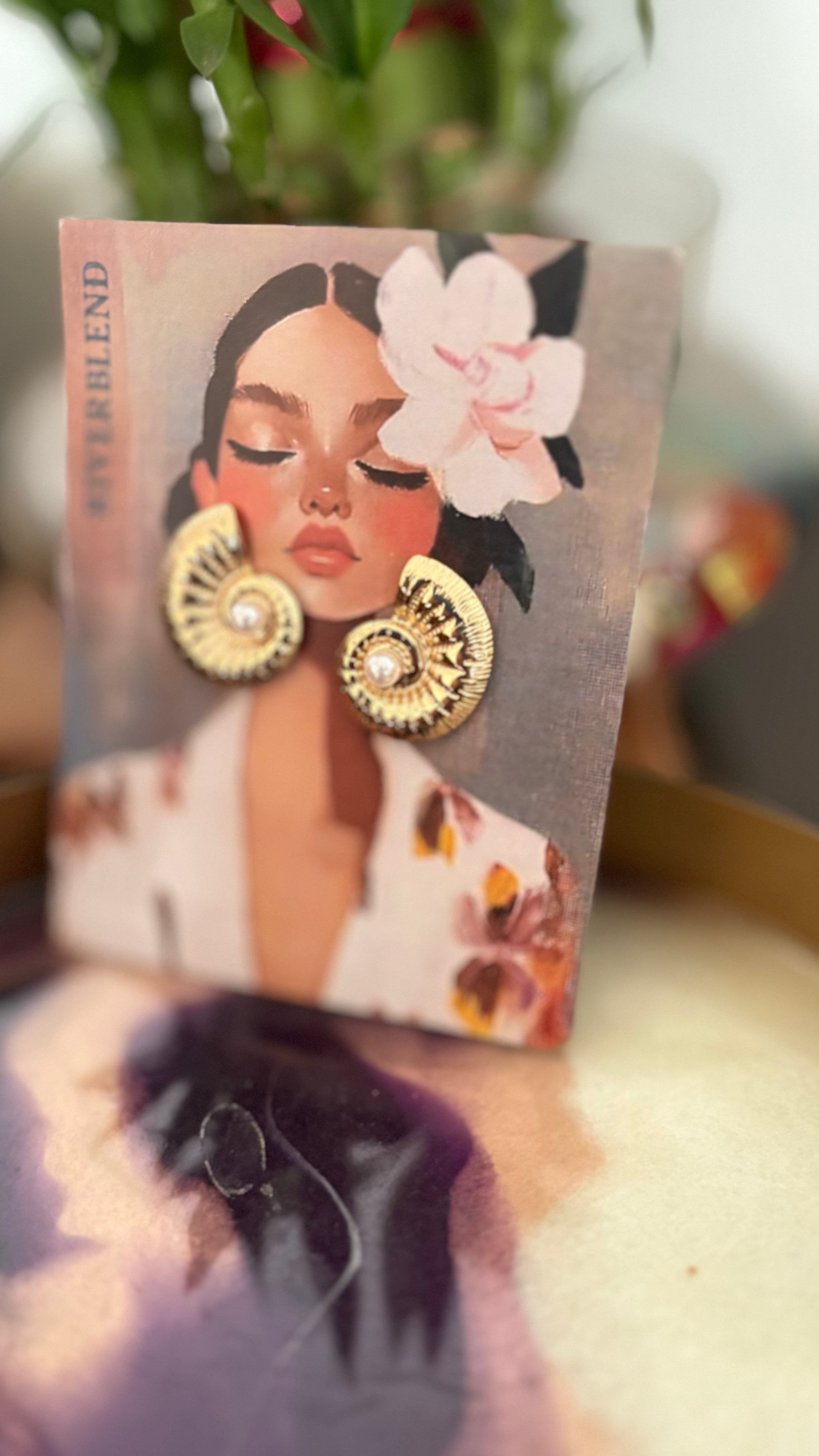 Gold Pearl stud earring