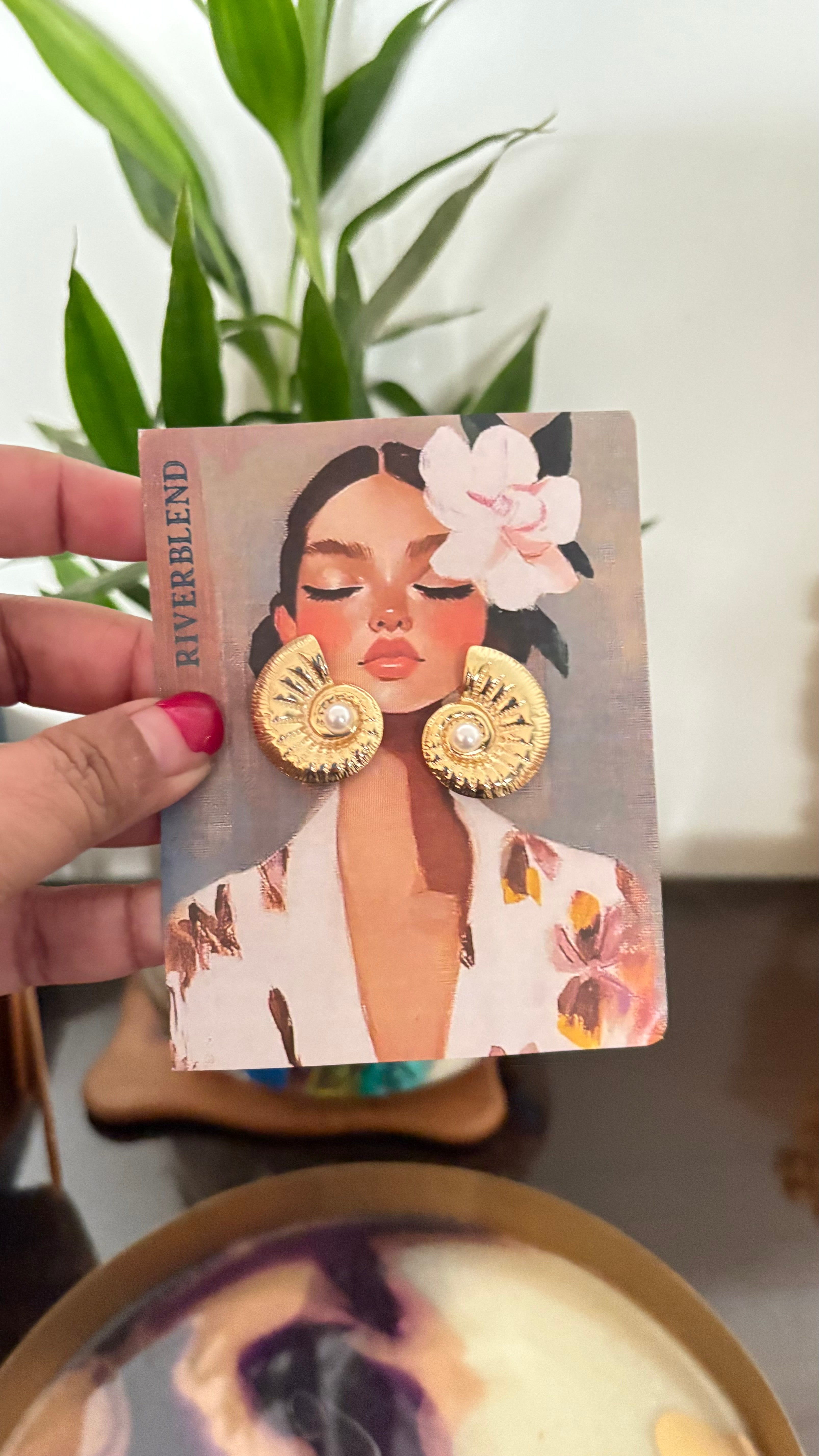 Gold Pearl stud earring