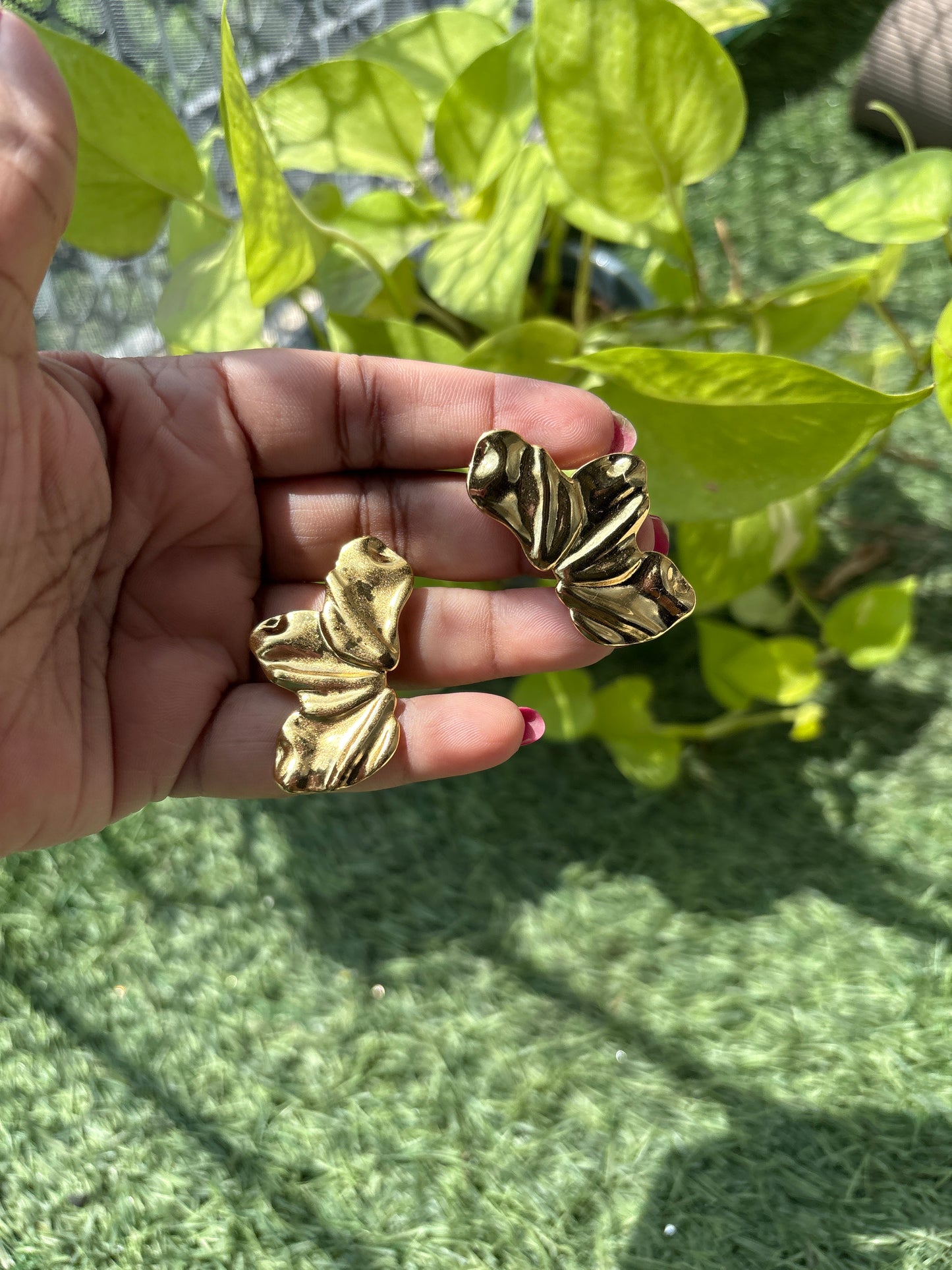 Abstract leaf studs