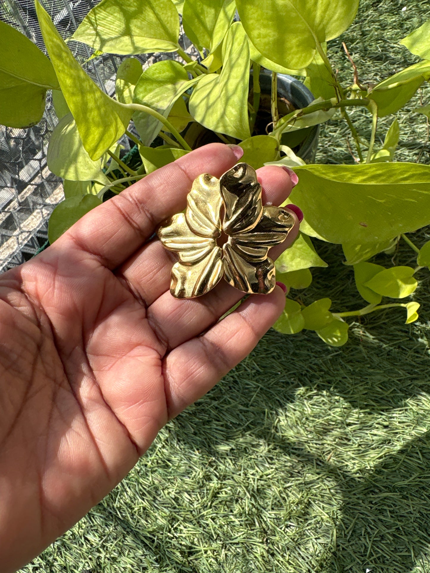 Abstract leaf studs