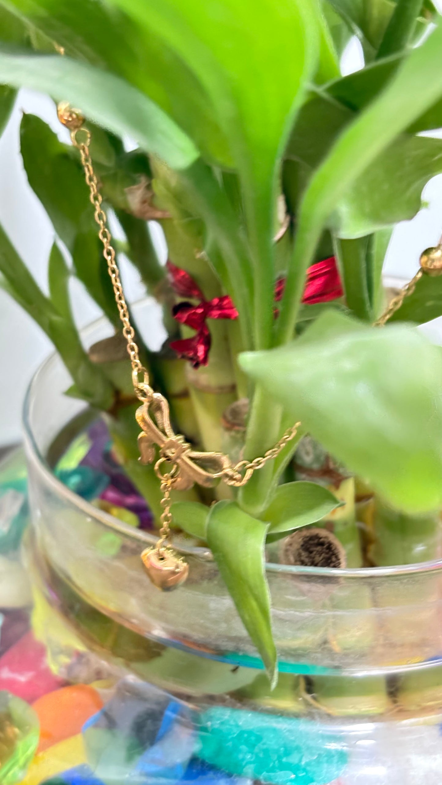 Bow necklace