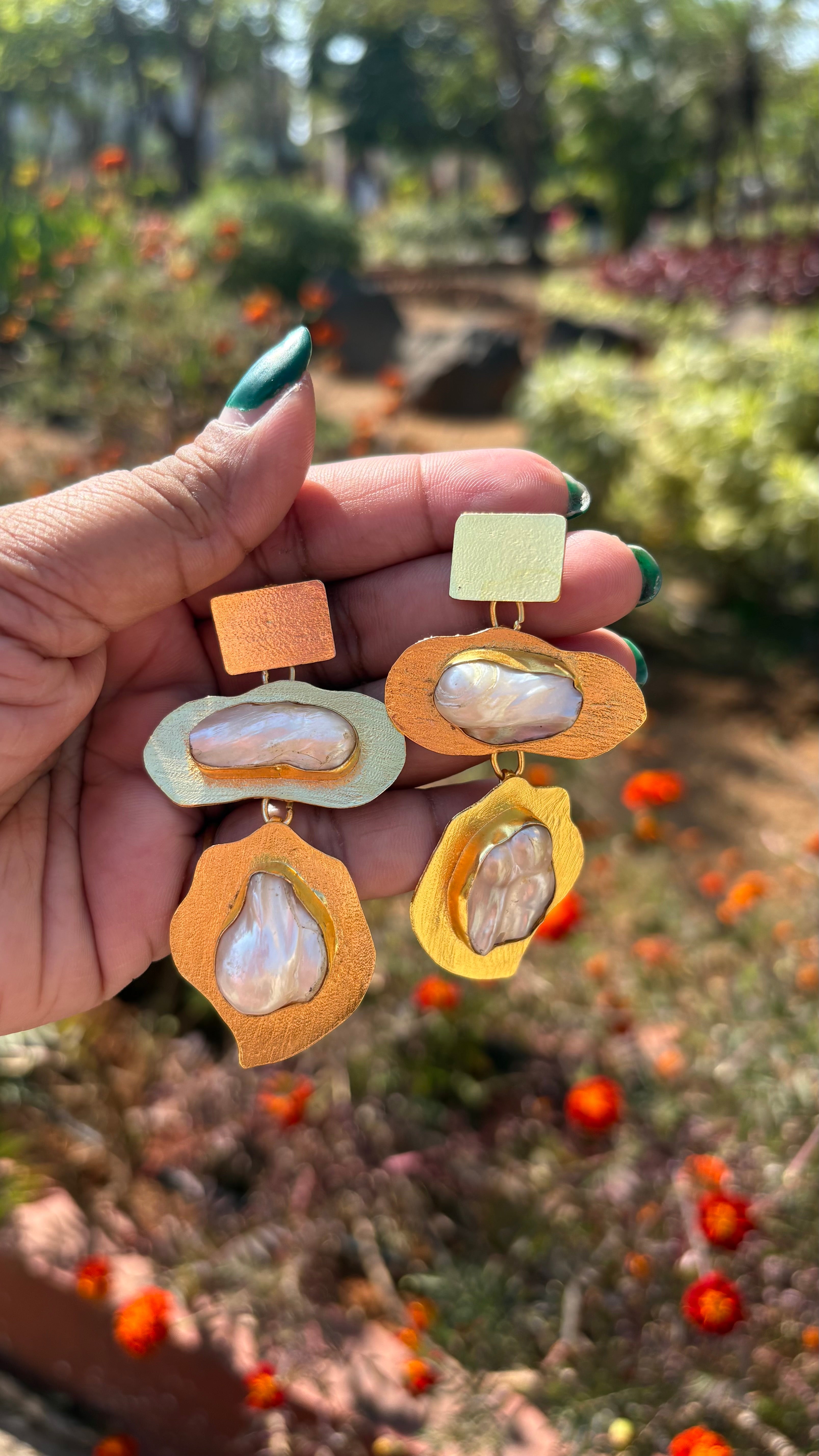 Pearl zigzag earring