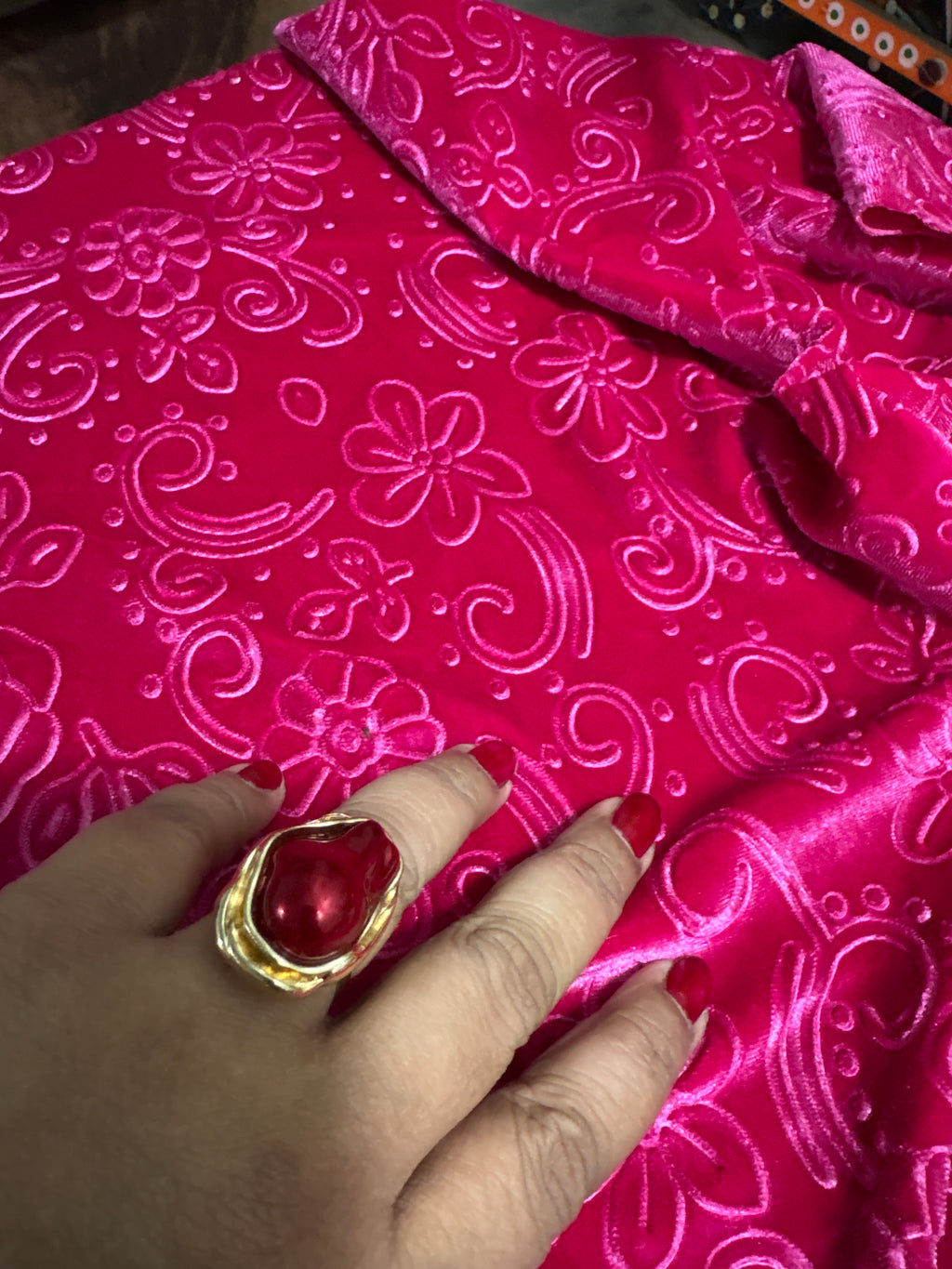 Adjustable stone rings