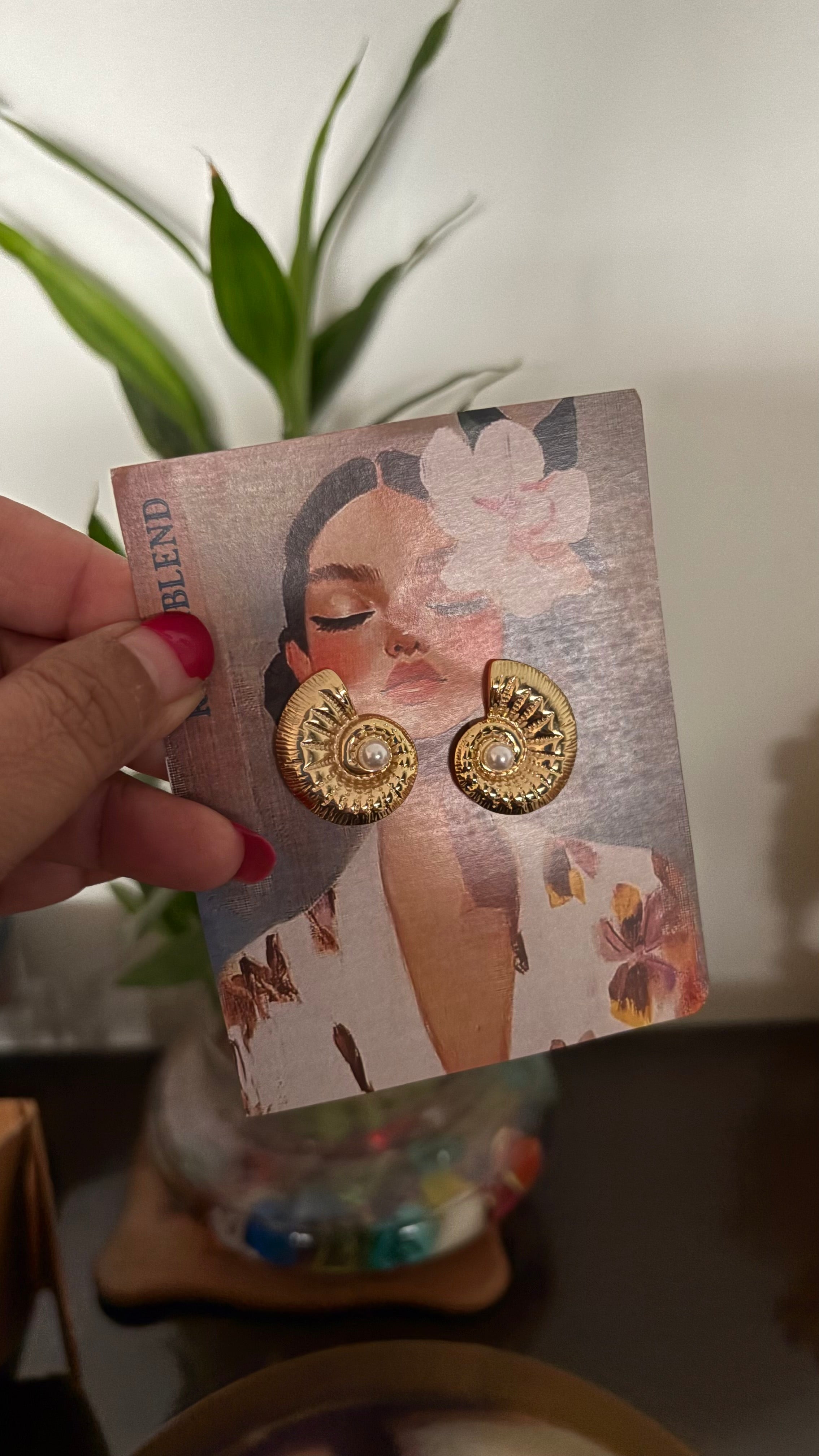 Gold Pearl stud earring