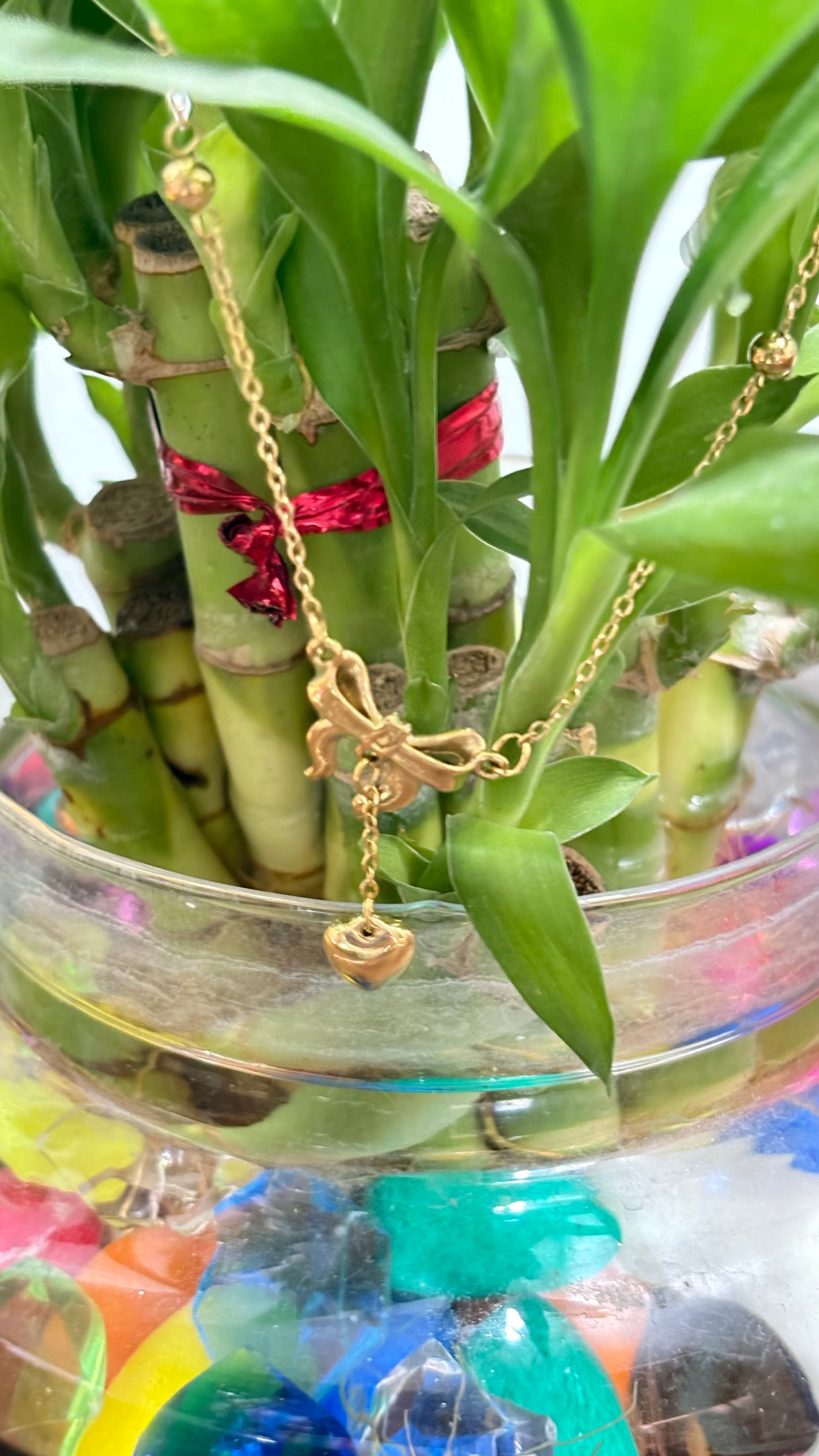 Bow necklace