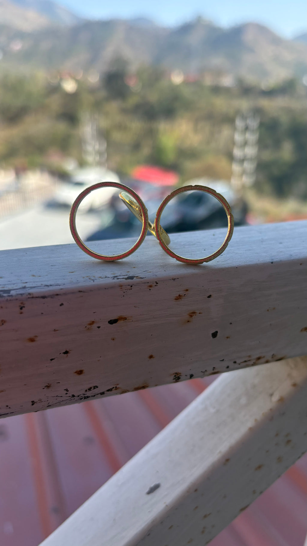 Minimal textured gold ring - Riverblend
