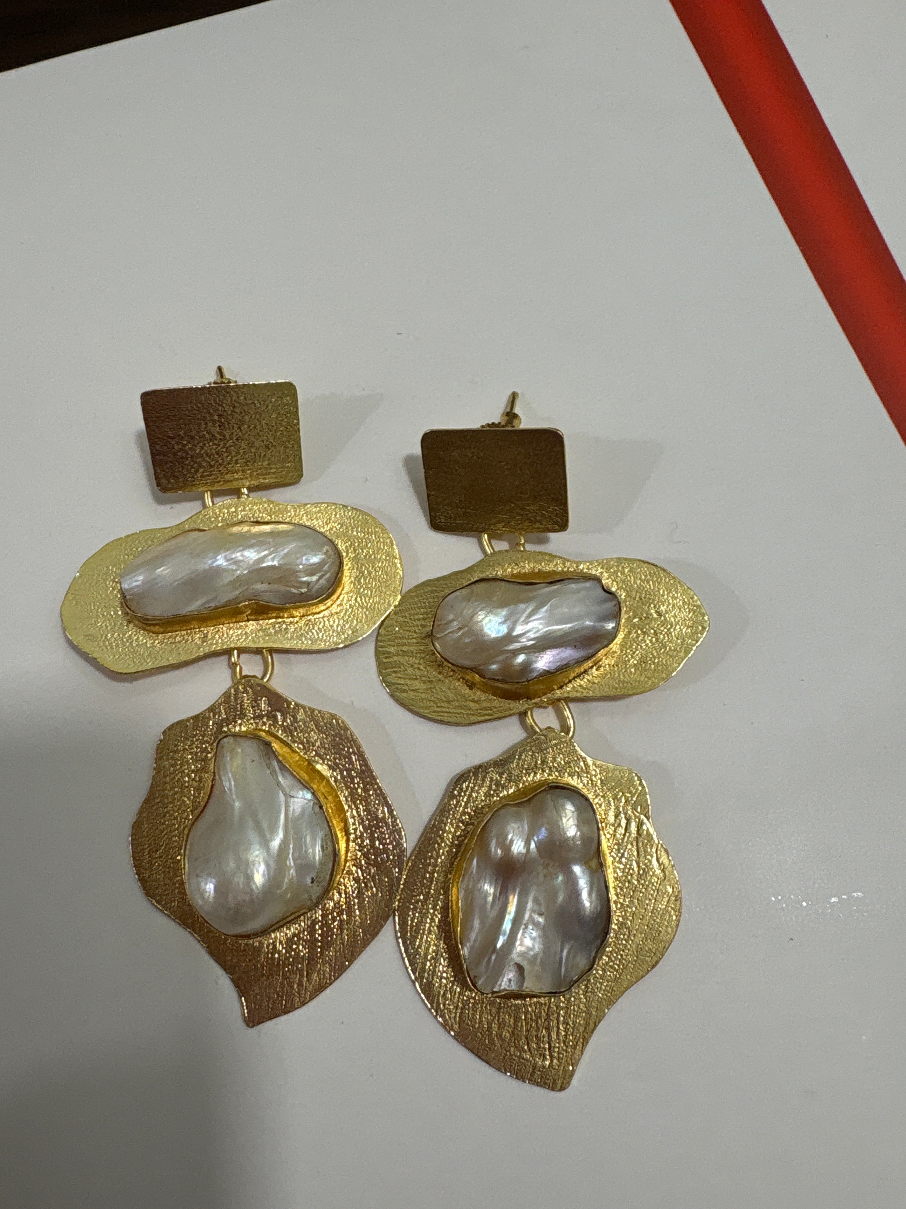 Pearl zigzag earring