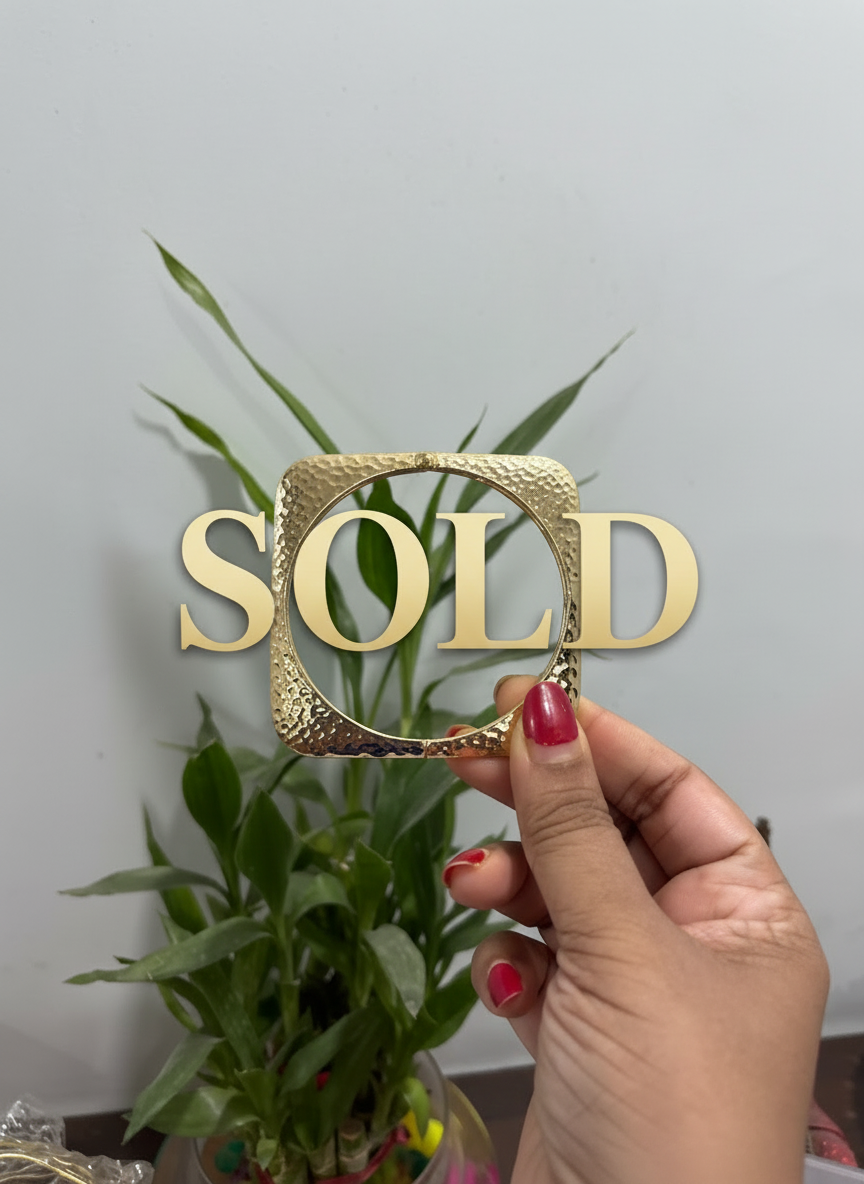 Square shape adjustable bracelet