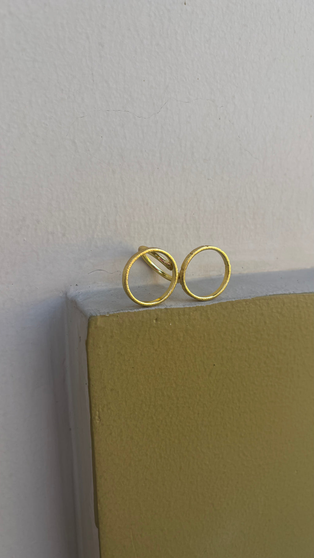 Minimal textured gold ring - Riverblend