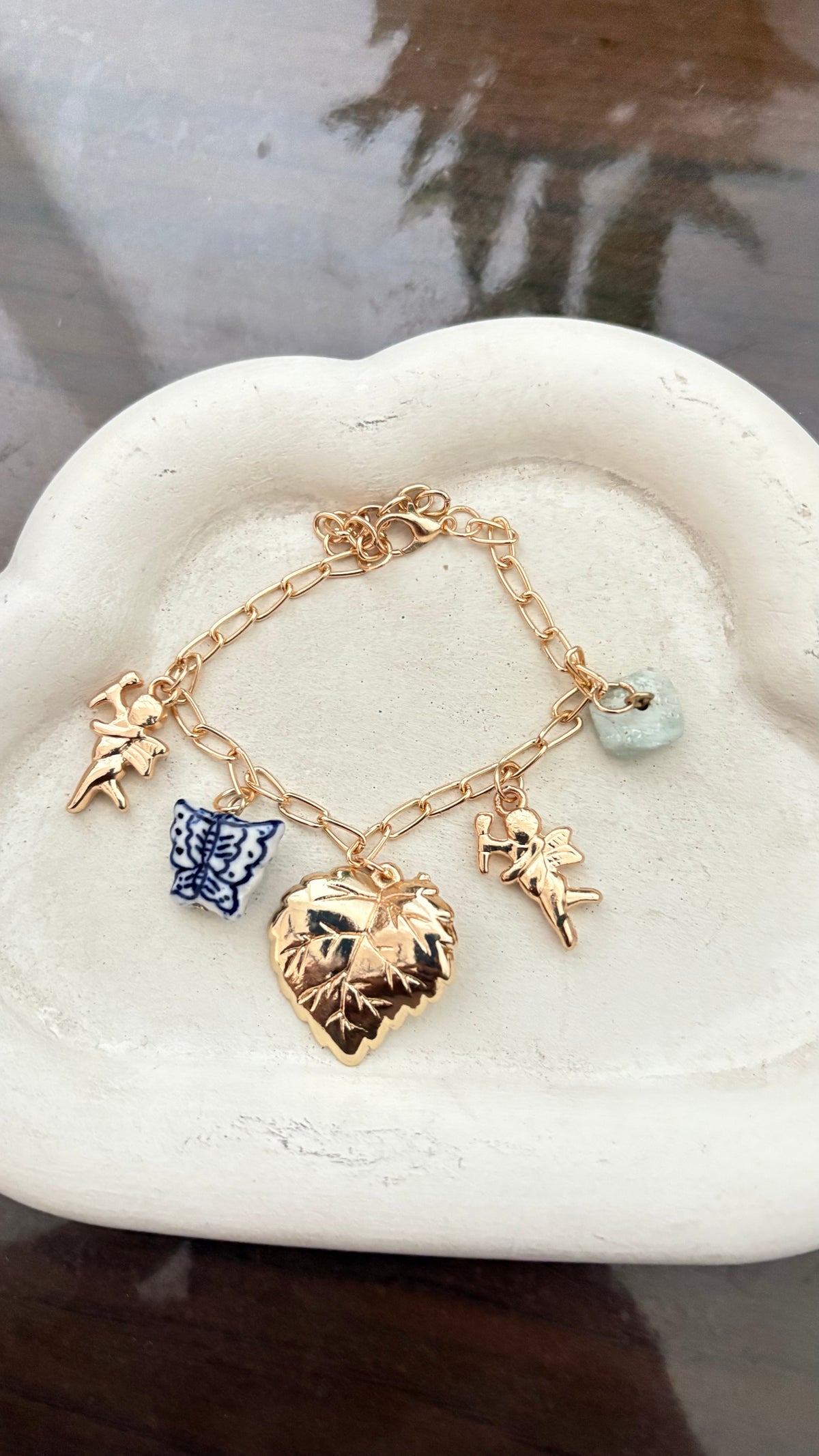 Gold heart chain bracelet