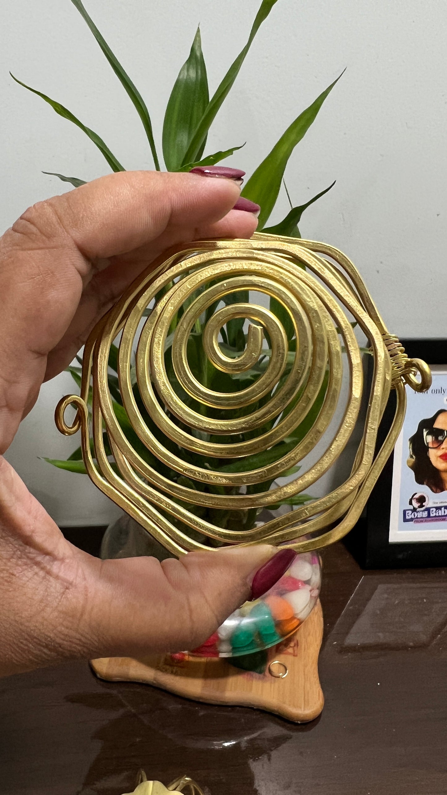 Spiral hair cage bun