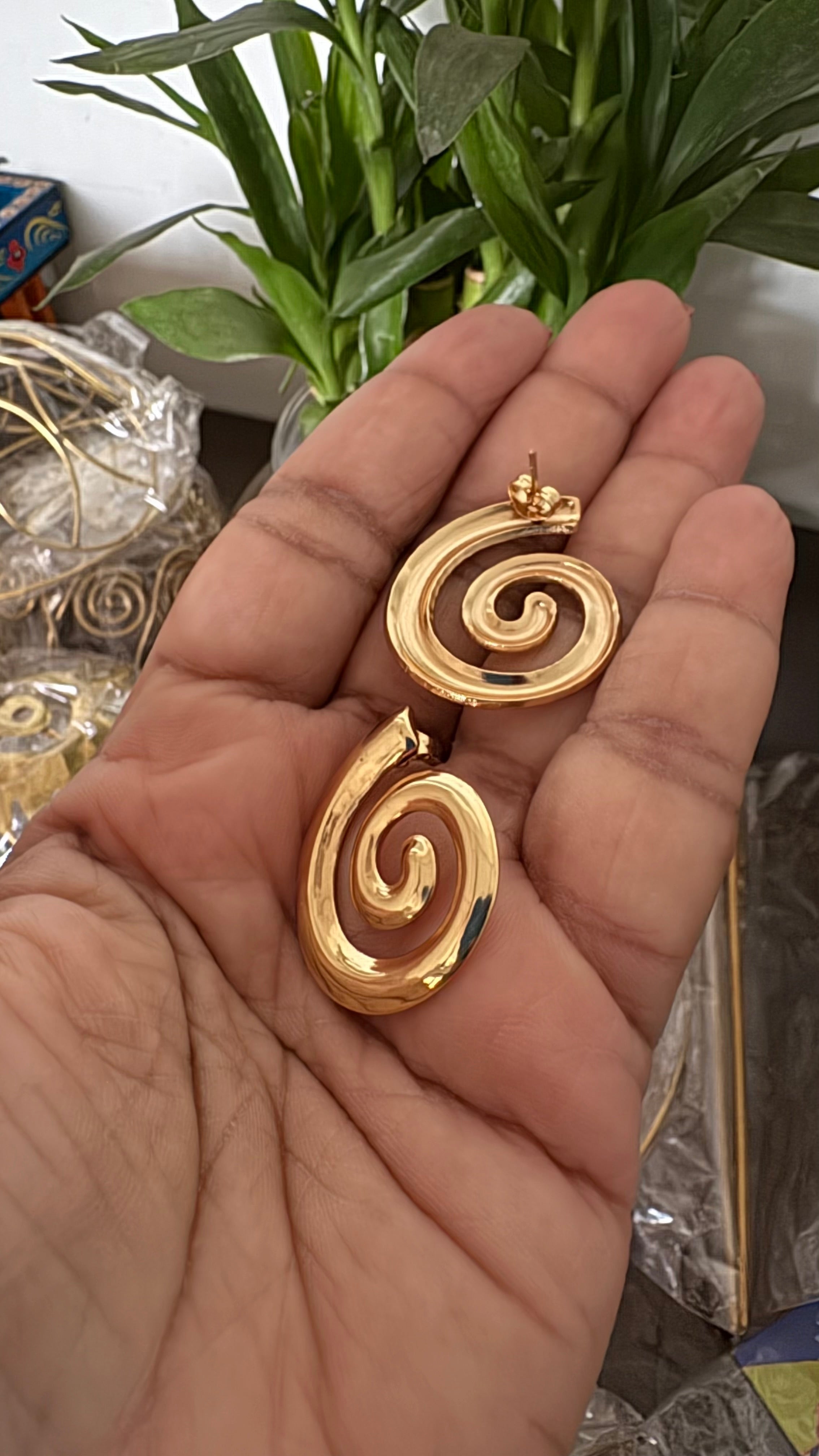Spiral stud earring