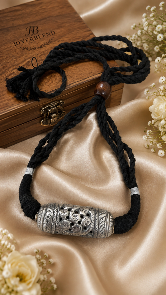 Oversized silver replica pendant chocker