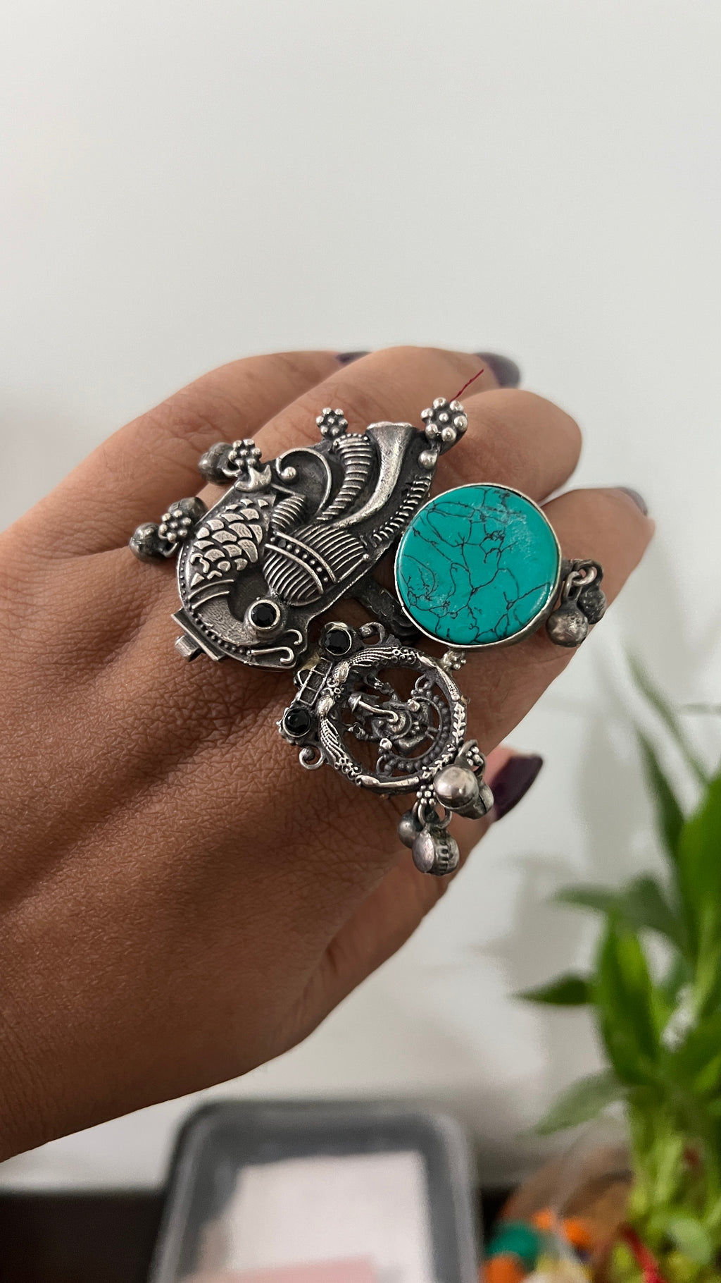 Oxidised adjustable ring