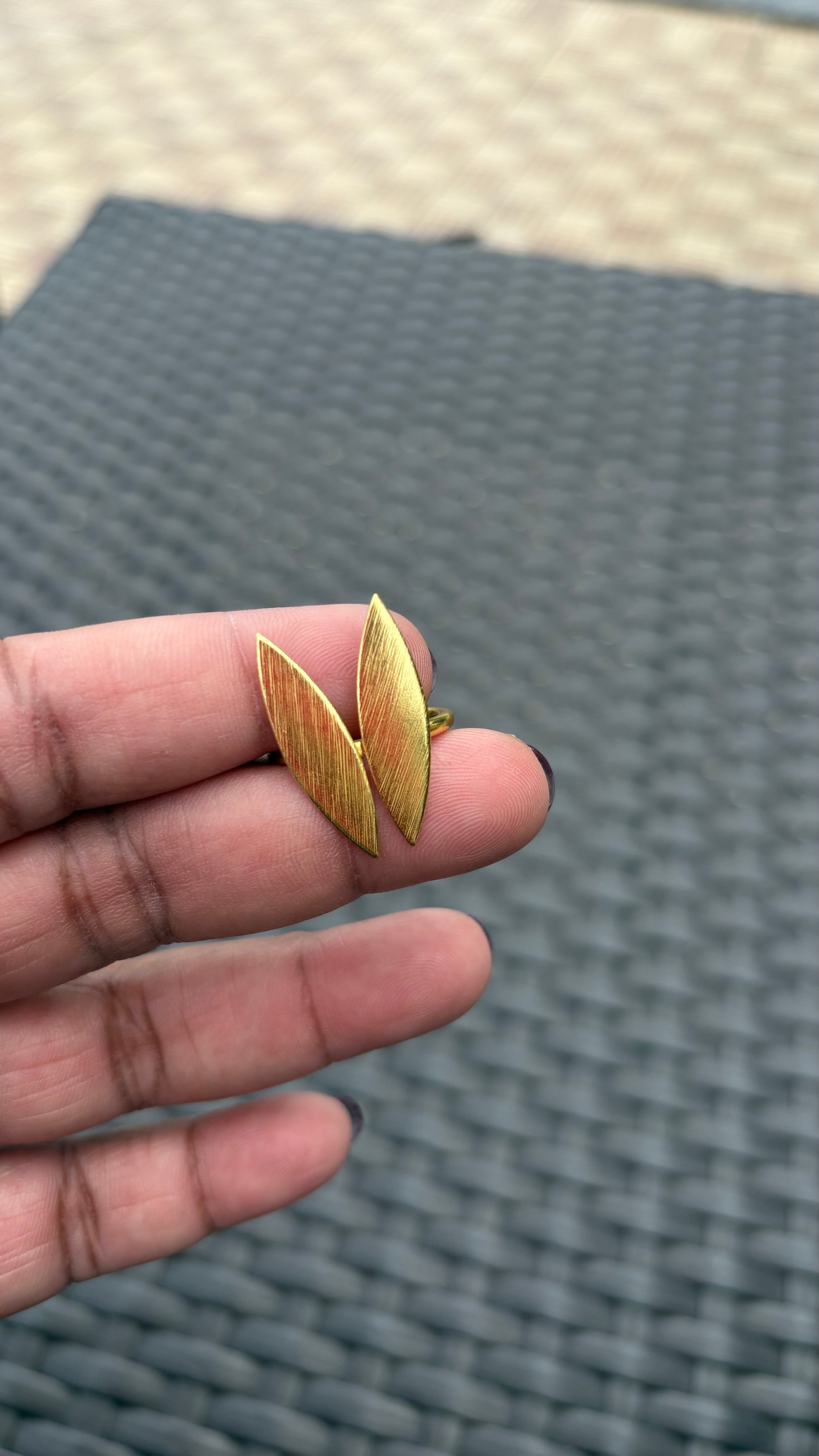 Two petal ring Riverblend