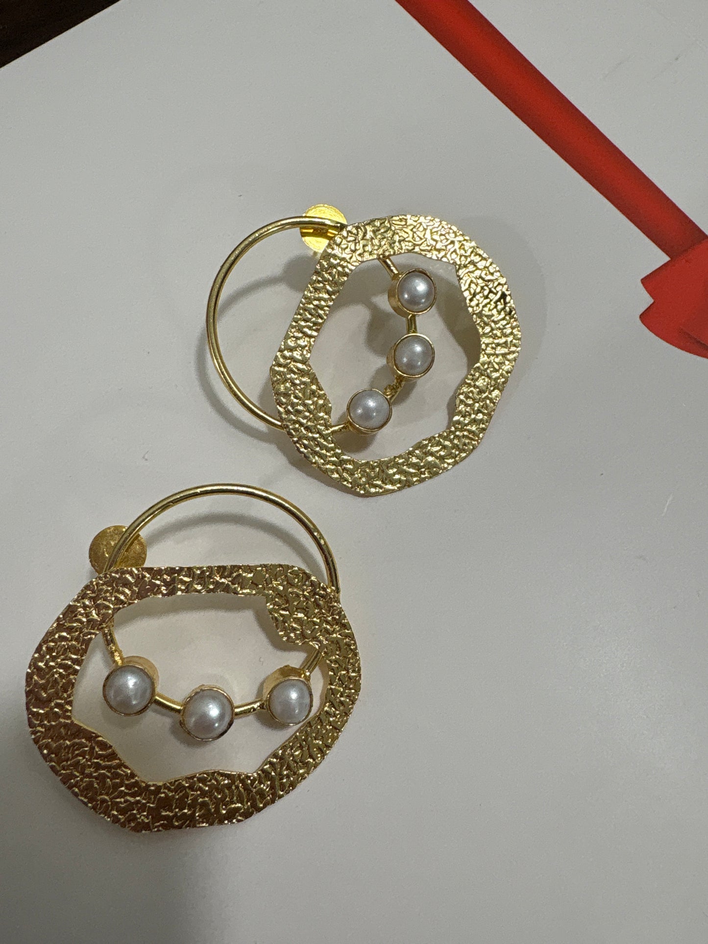 Pearl contemporary earring