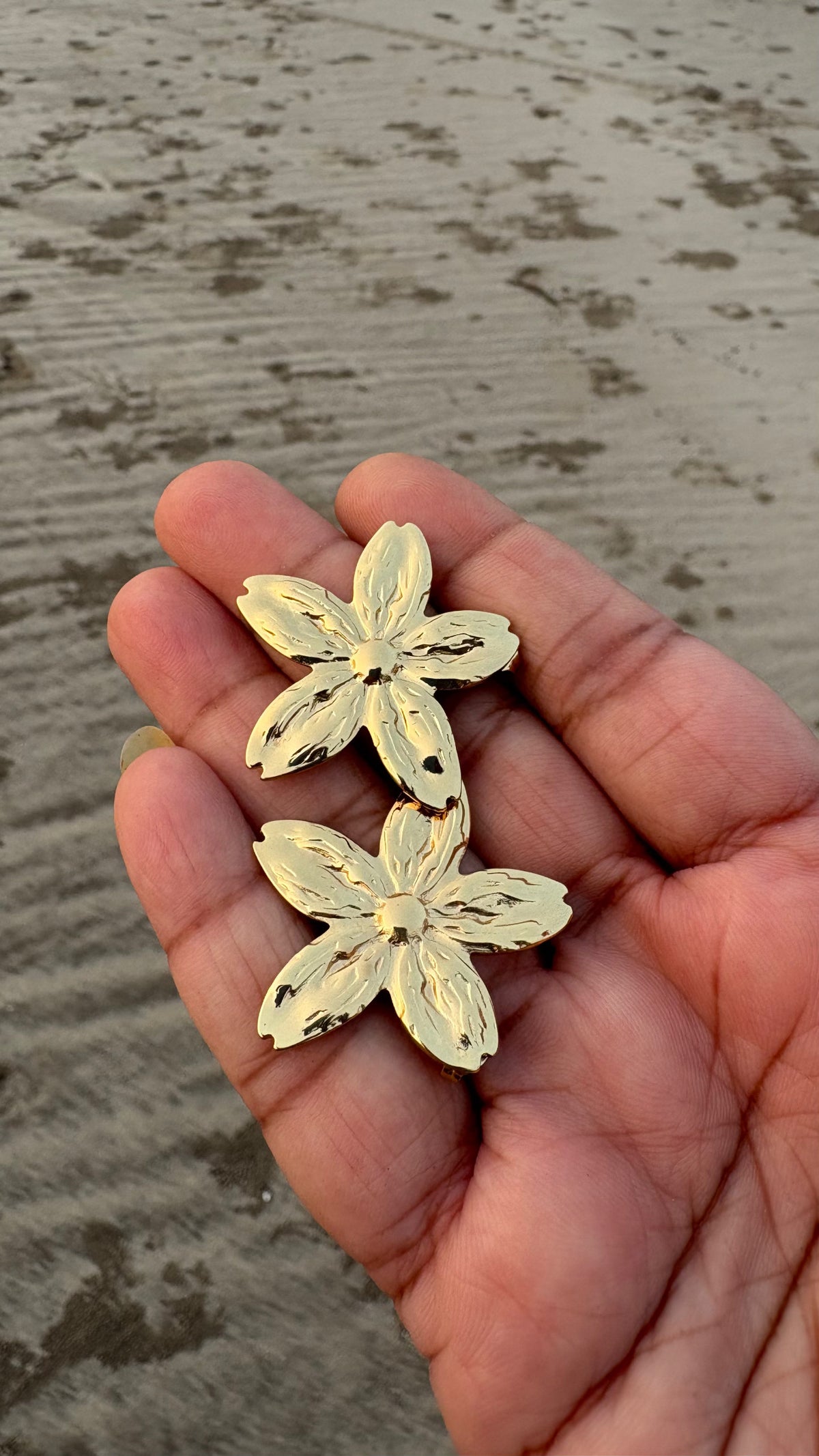 Flower studs