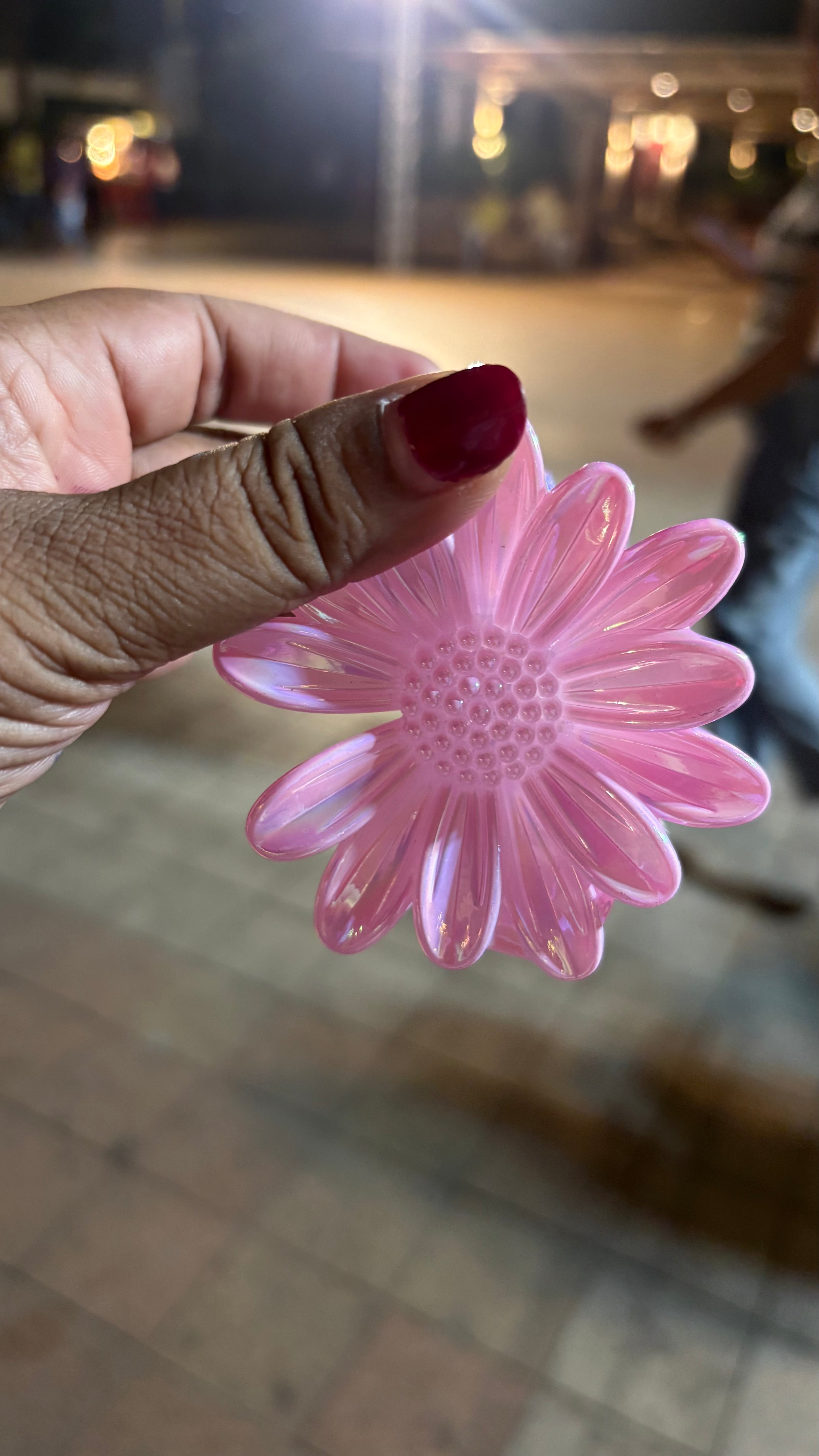 Daisy pink flower claw clip