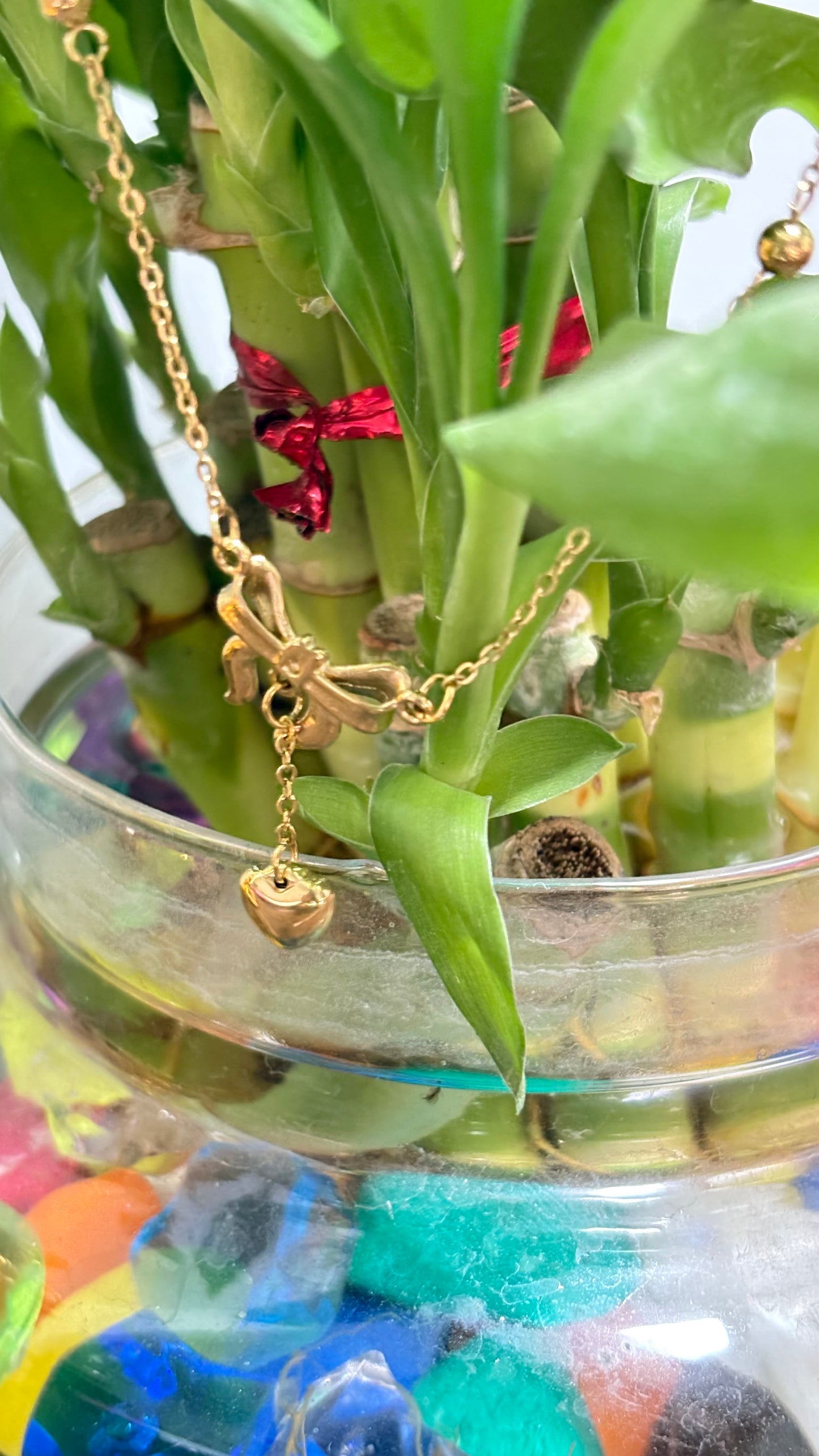 Bow necklace