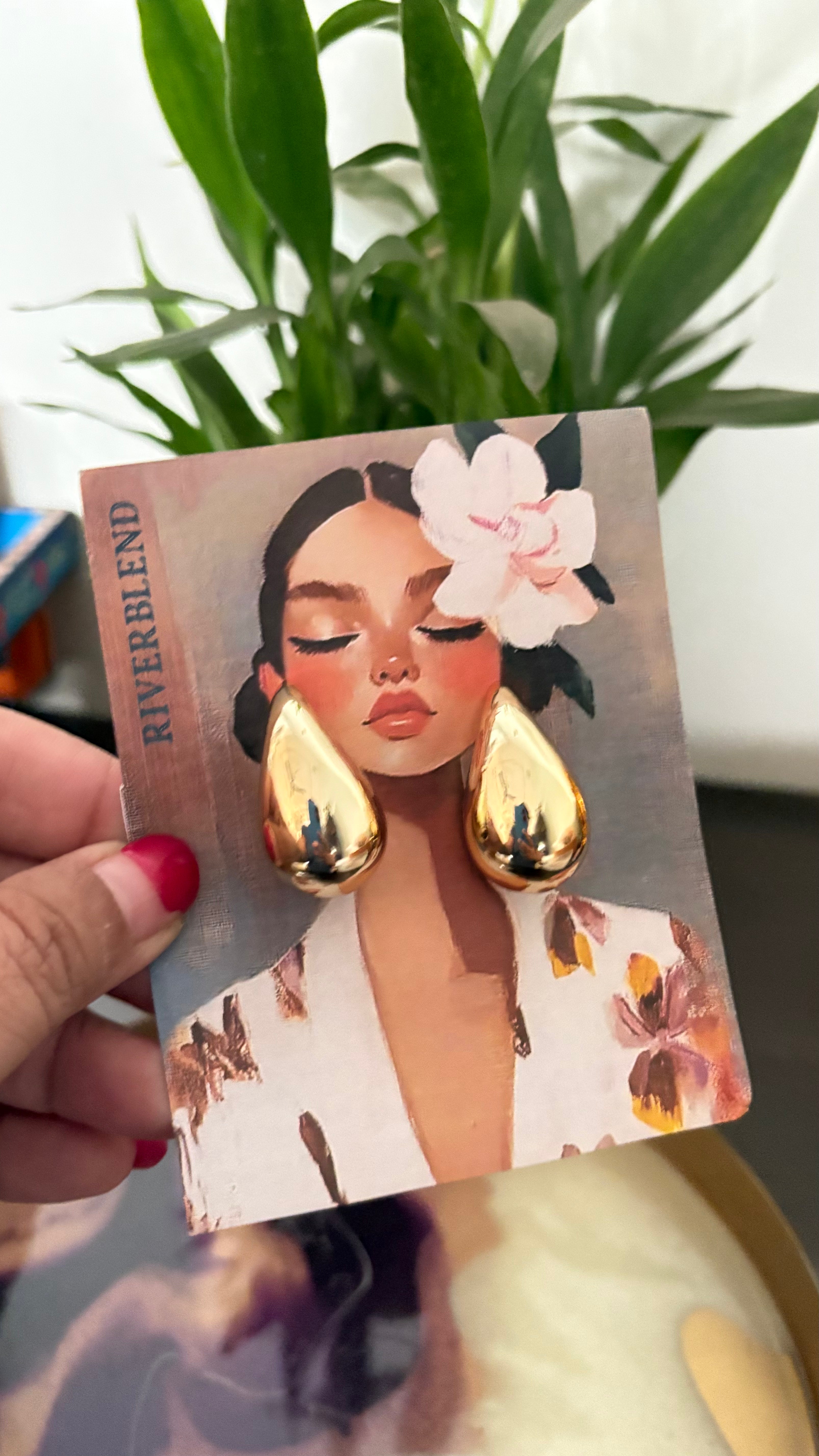 Tear drop gold earring