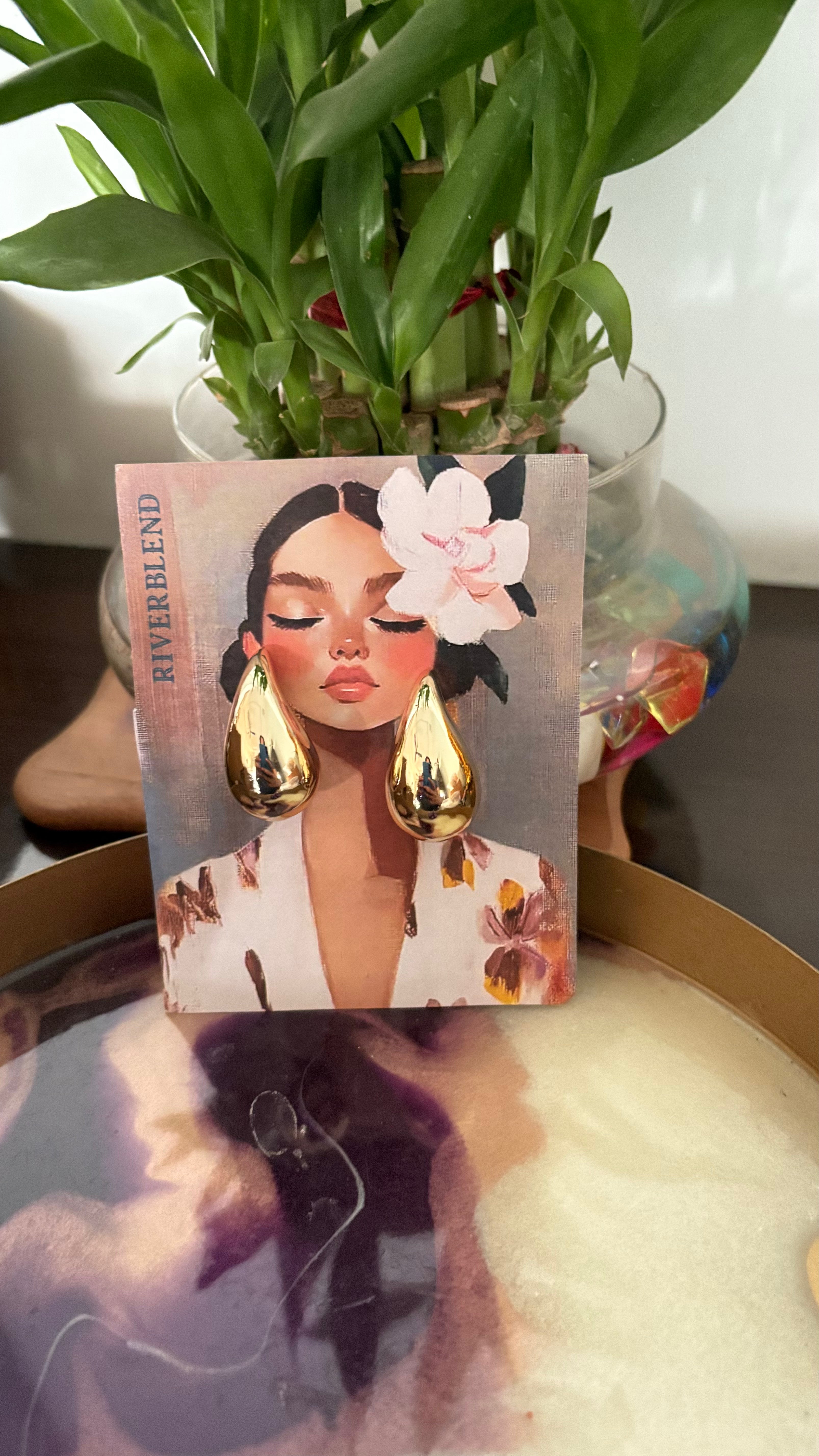 Tear drop gold earring