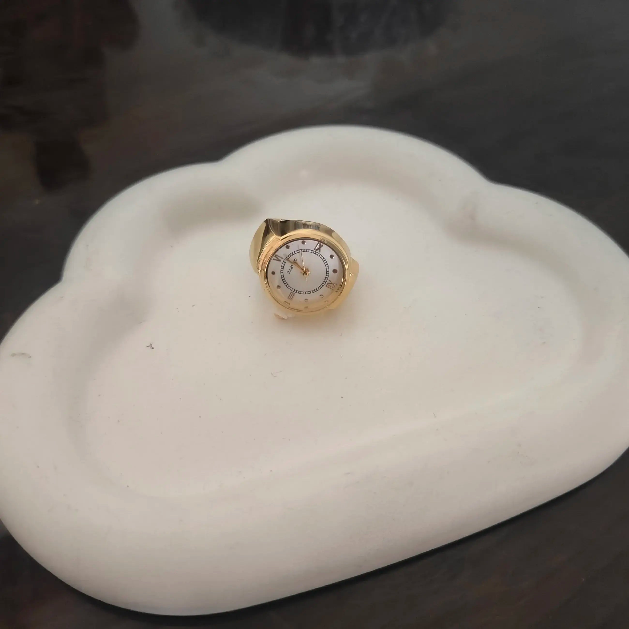 Adjustable Watch Ring – Timekeeping Meets Trendsetting